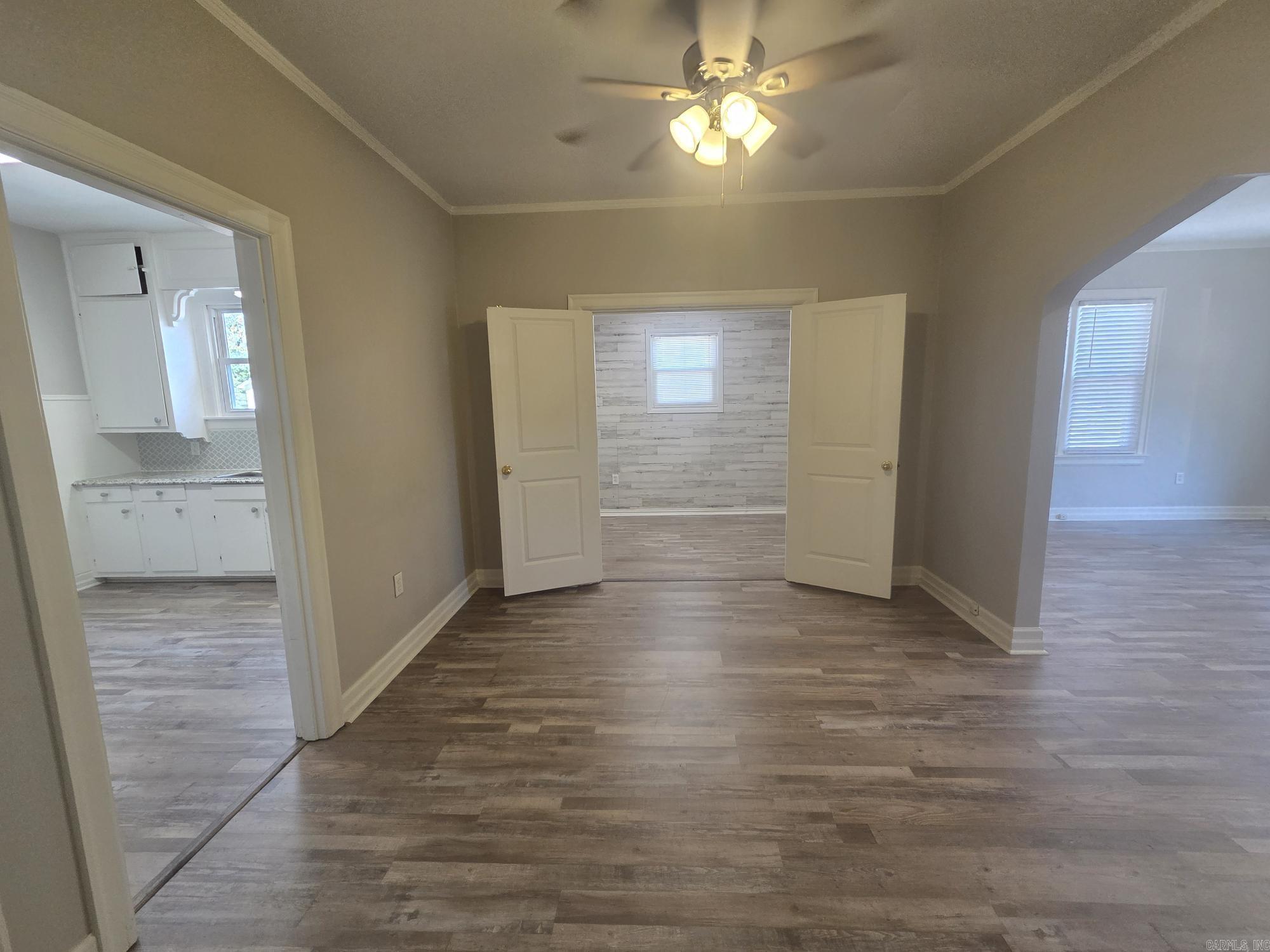 916a E Race Avenue Property Photo 18