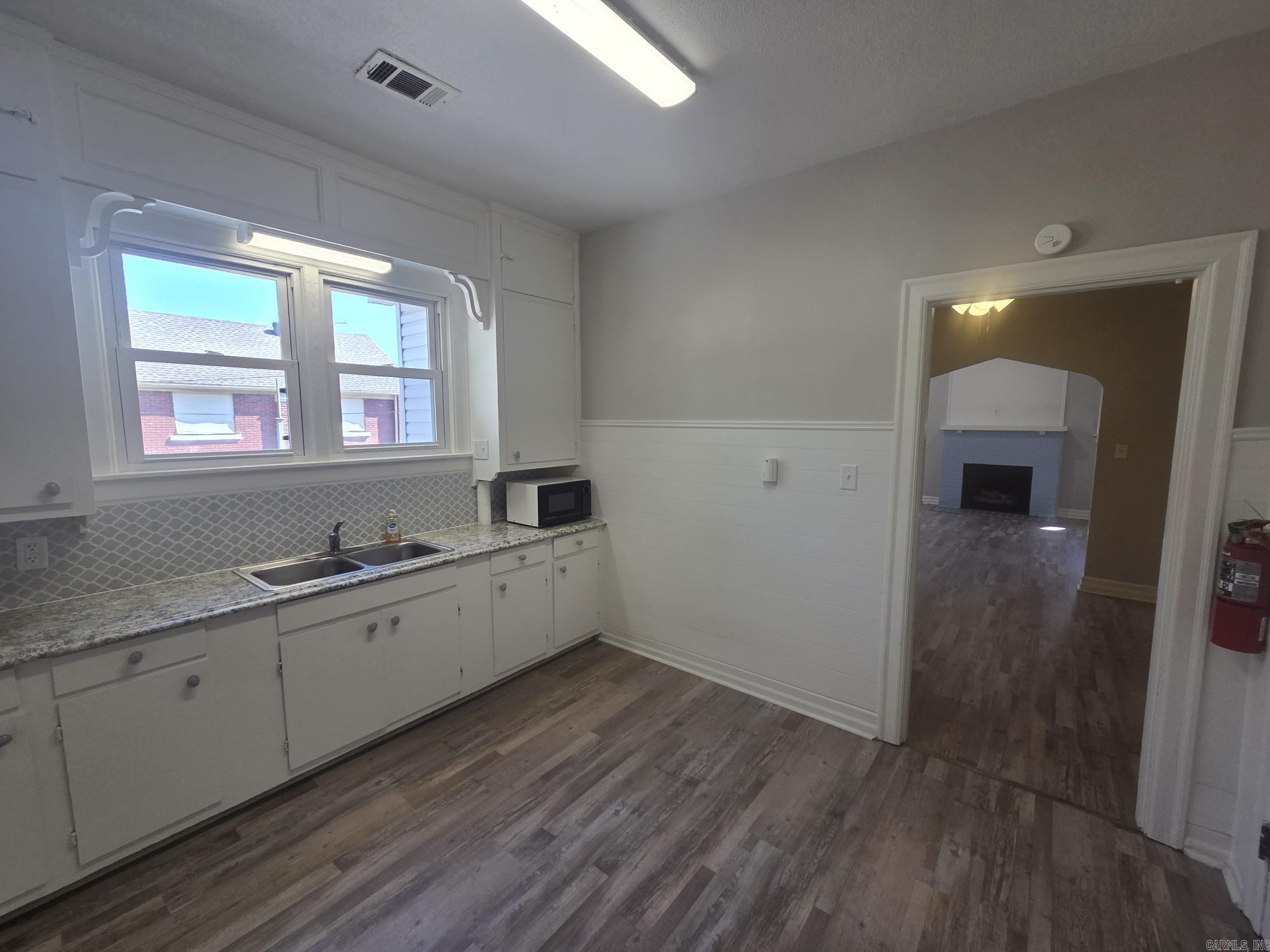 916a E Race Avenue Property Photo 23
