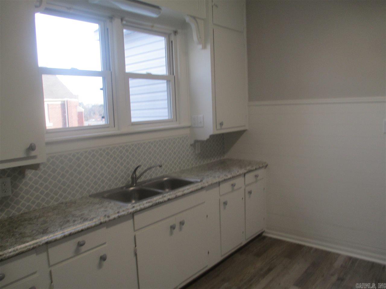 916a E Race Avenue Property Photo 24