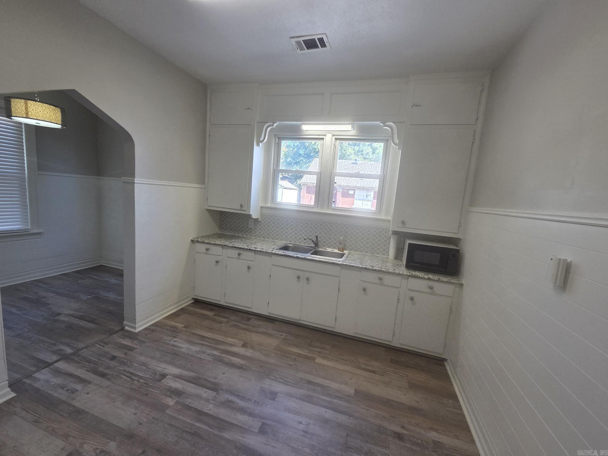 916a E Race Avenue Property Photo 25