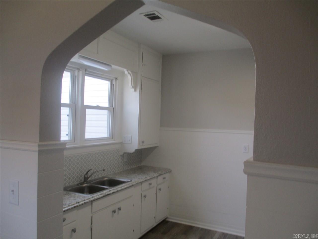 916a E Race Avenue Property Photo 29