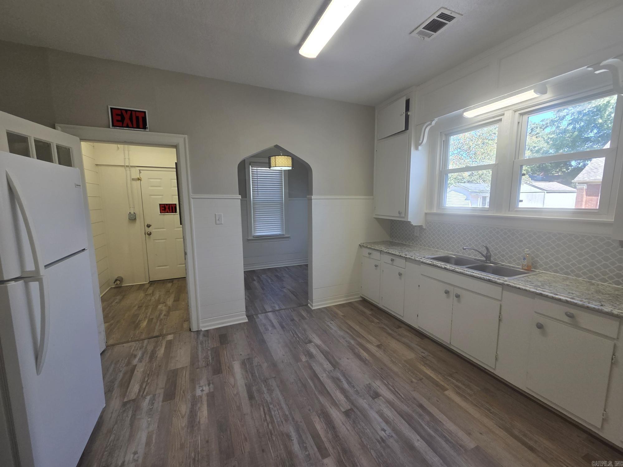 916a E Race Avenue Property Photo 32
