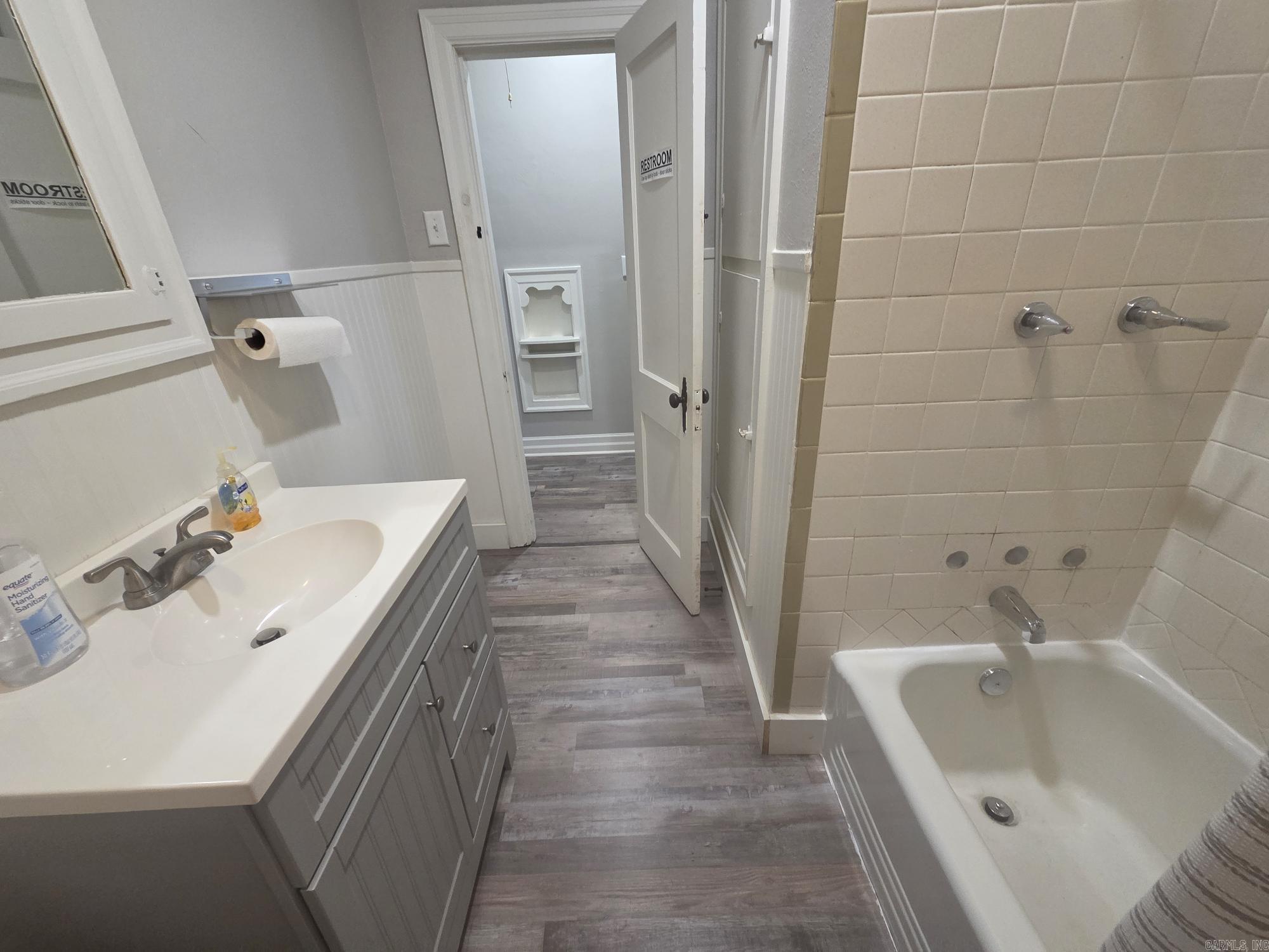 916a E Race Avenue Property Photo 37