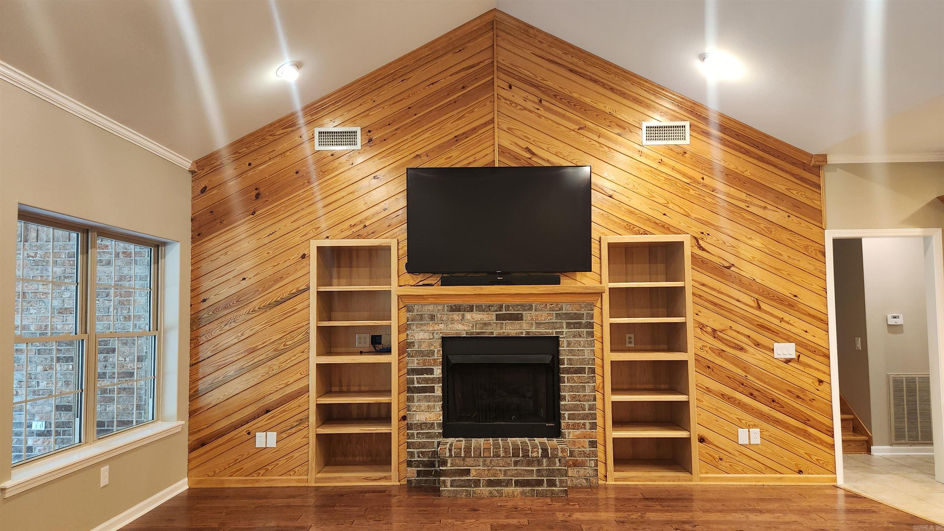 165 Crestwood Drive Property Photo 3
