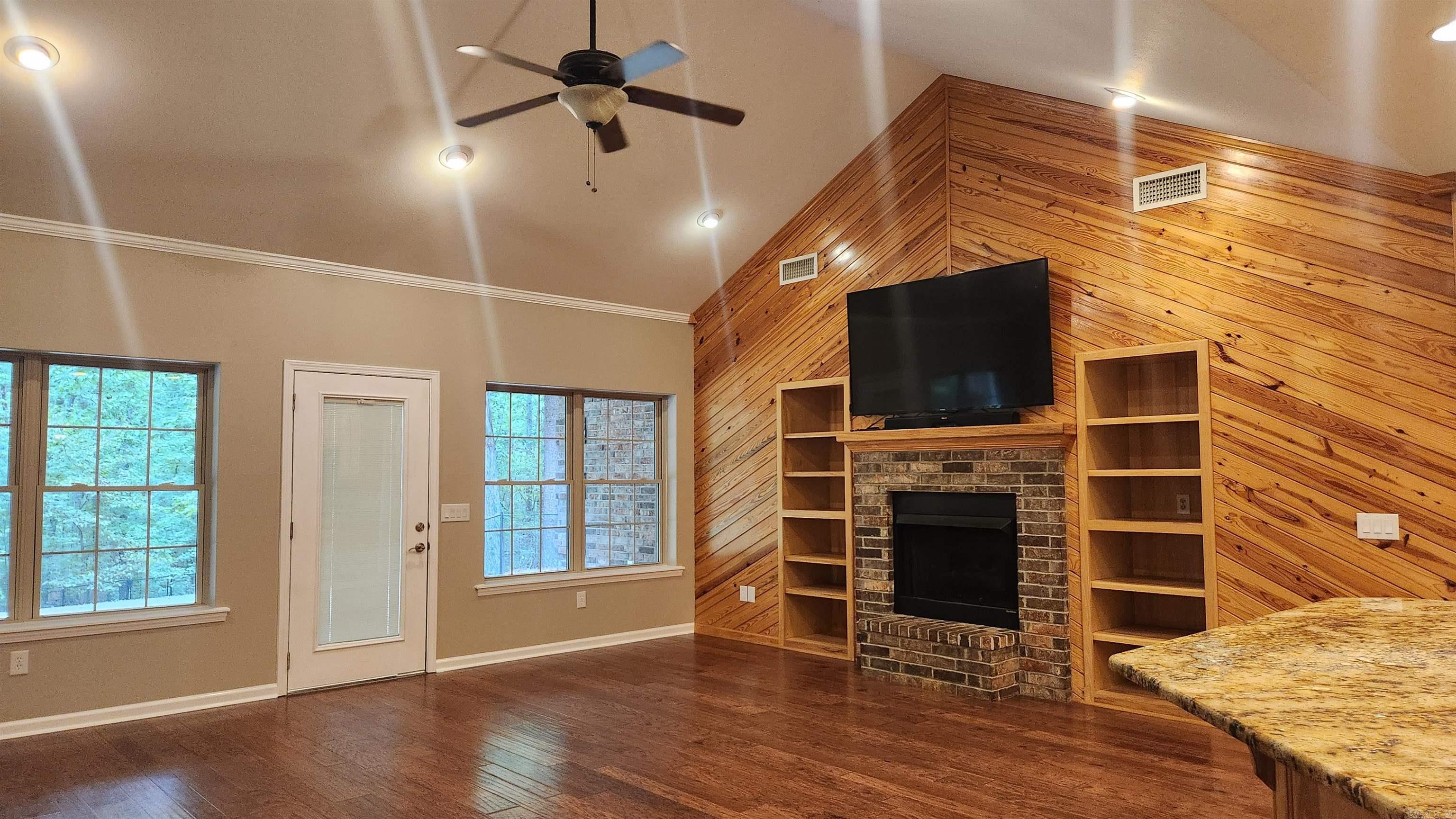 165 Crestwood Drive Property Photo 4