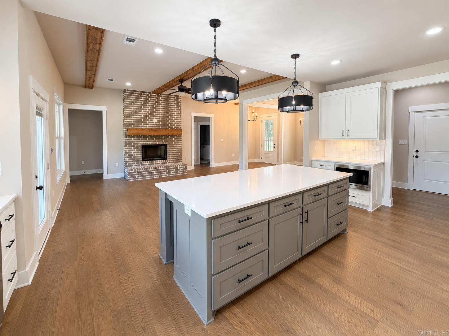 6910 Detonti Property Photo 11