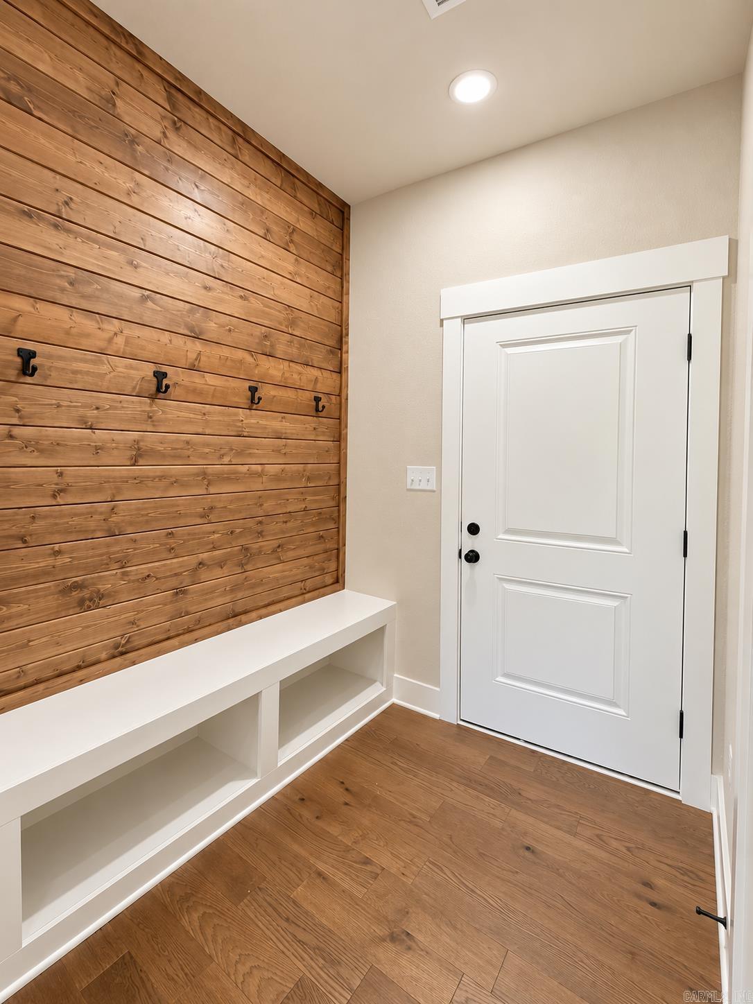 6910 Detonti Property Photo 18