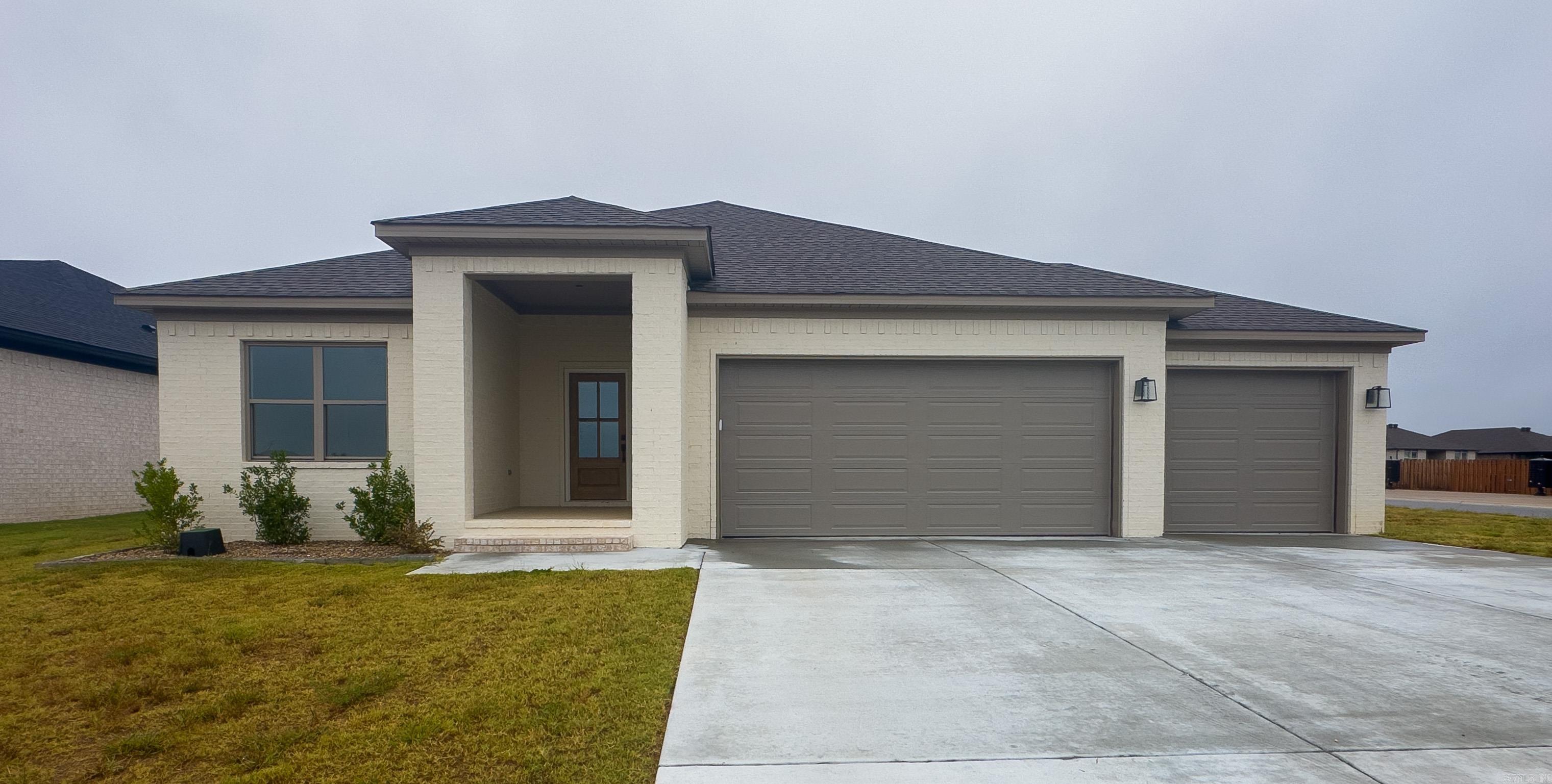 300 Alyece Ln Property Photo 1