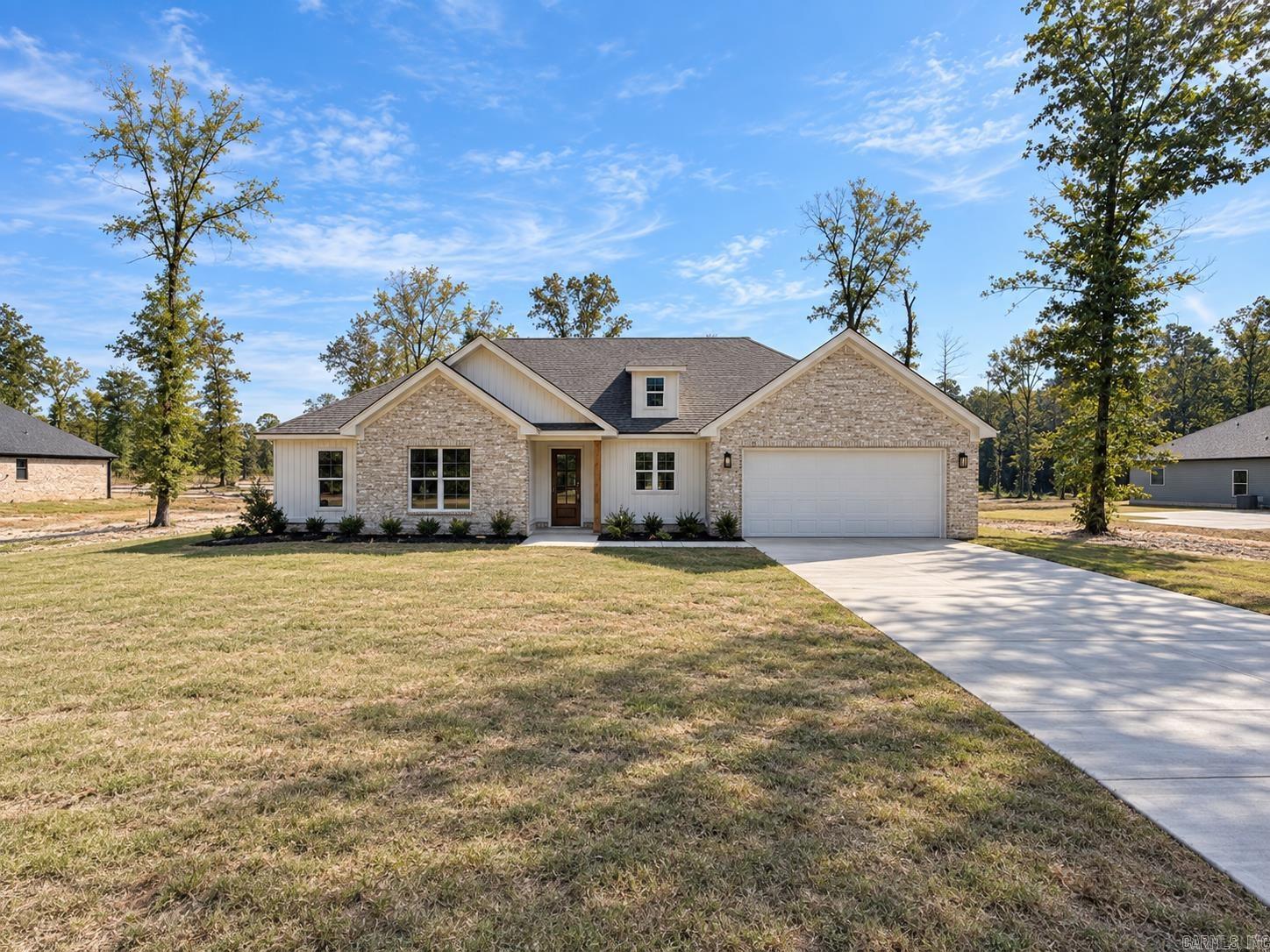 6786 N Detonti Property Photo 1