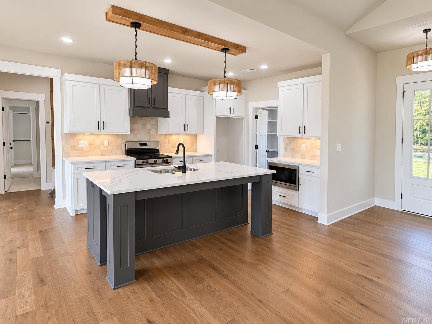6786 N Detonti Property Photo 4