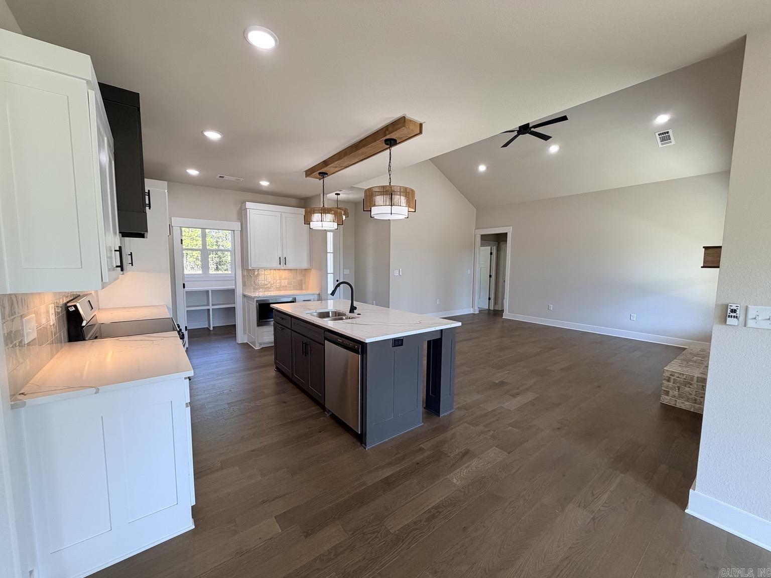 6786 N Detonti Property Photo 5