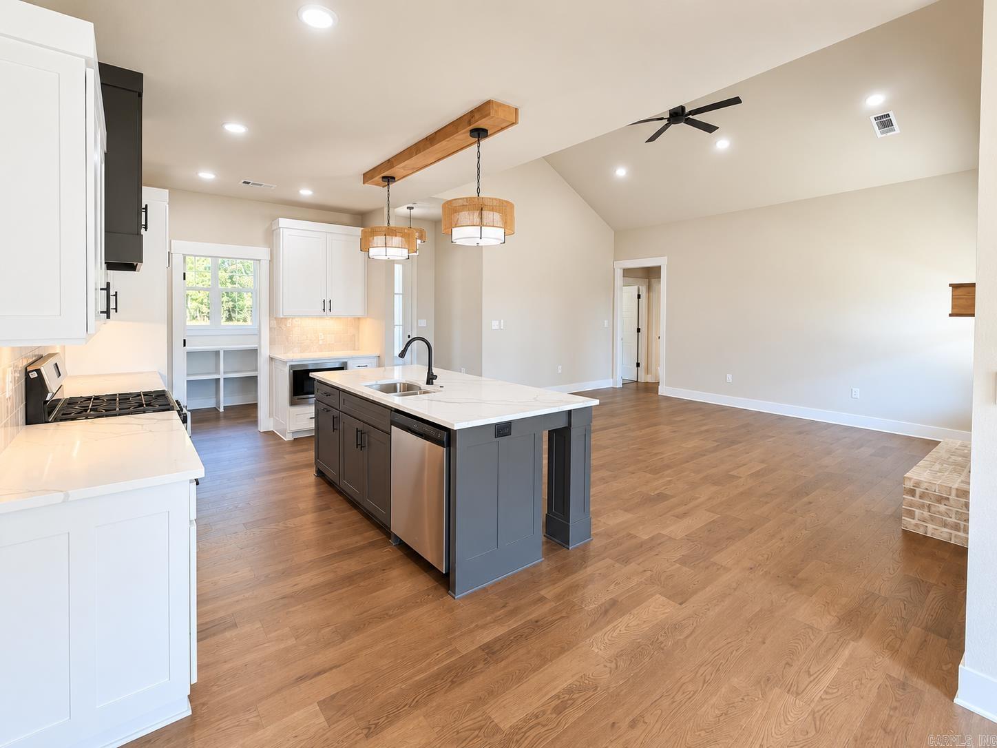 6786 N Detonti Property Photo 6