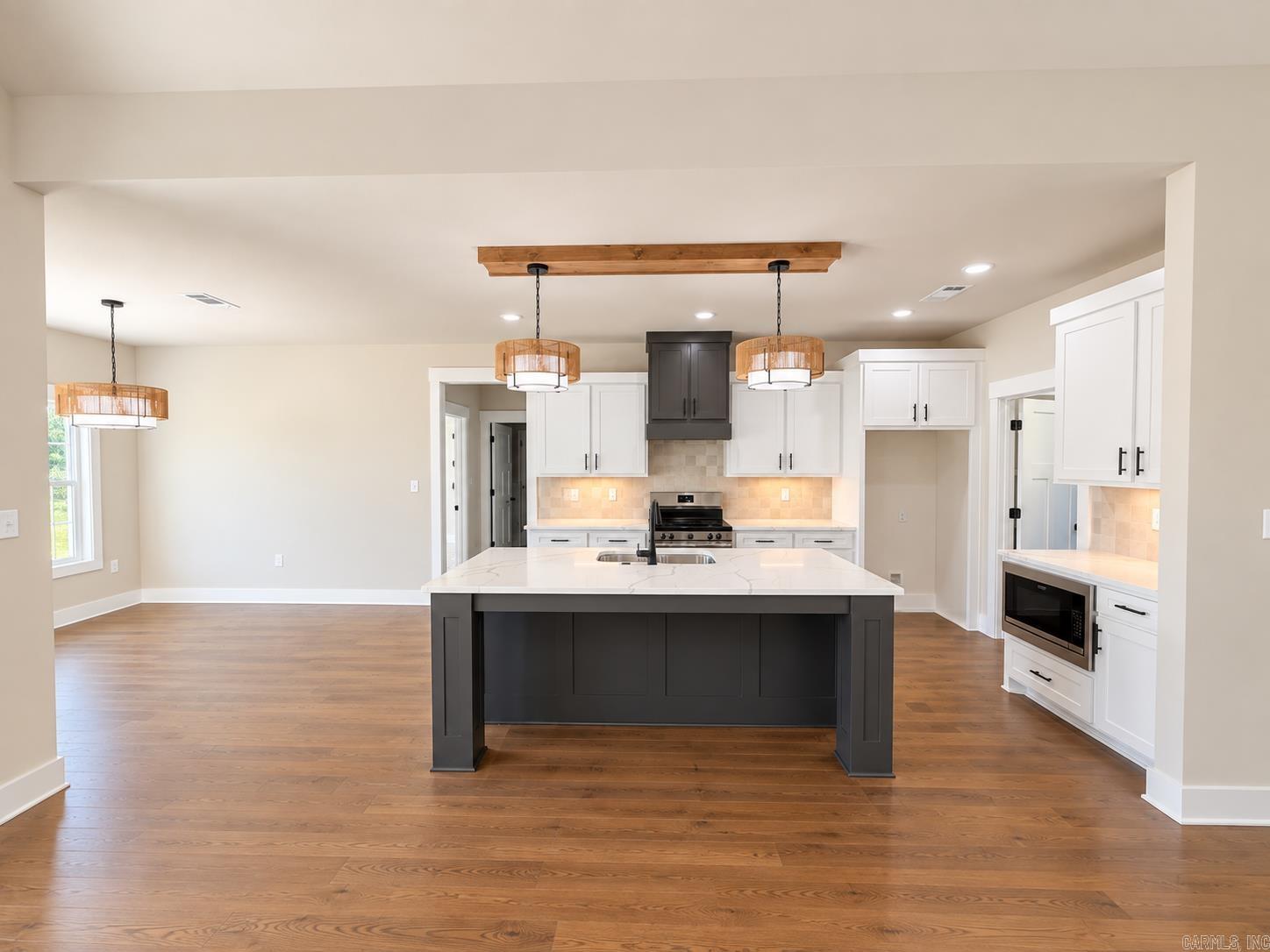 6786 N Detonti Property Photo 9
