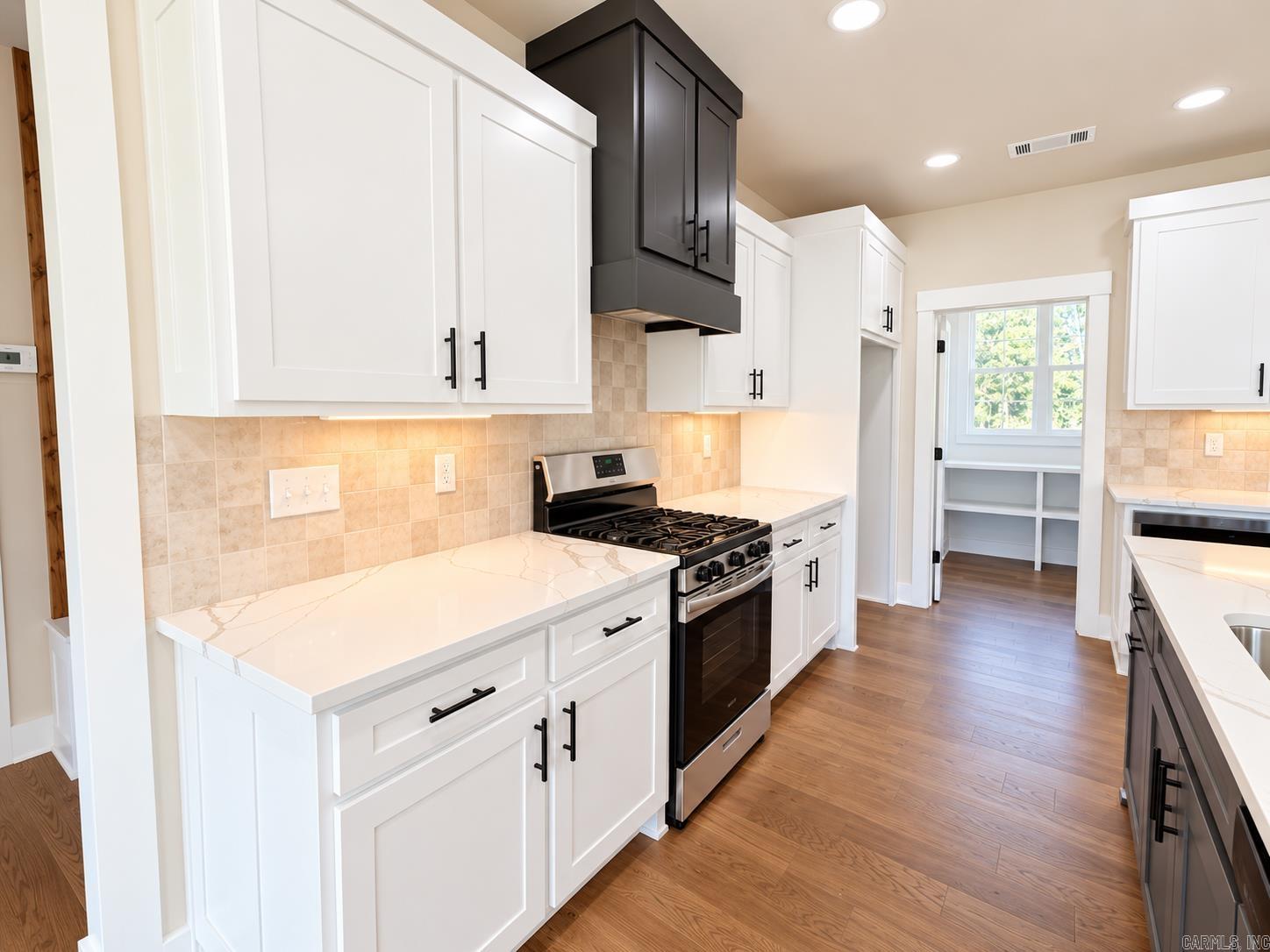 6786 N Detonti Property Photo 11