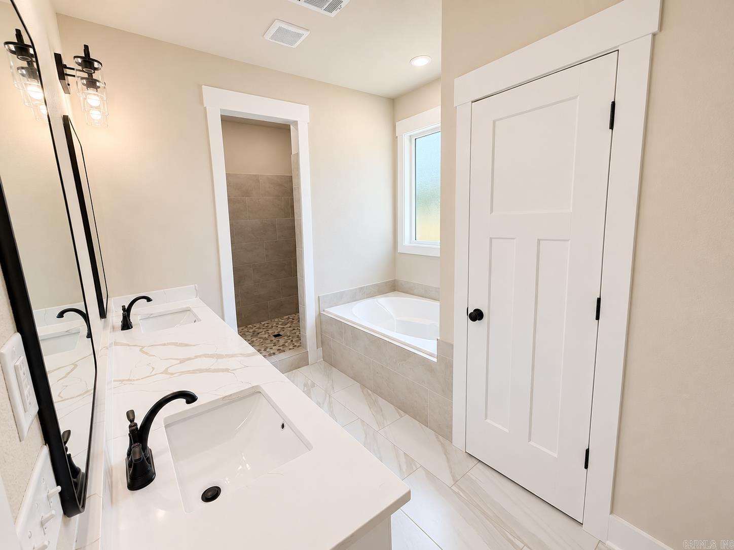 6786 N Detonti Property Photo 17