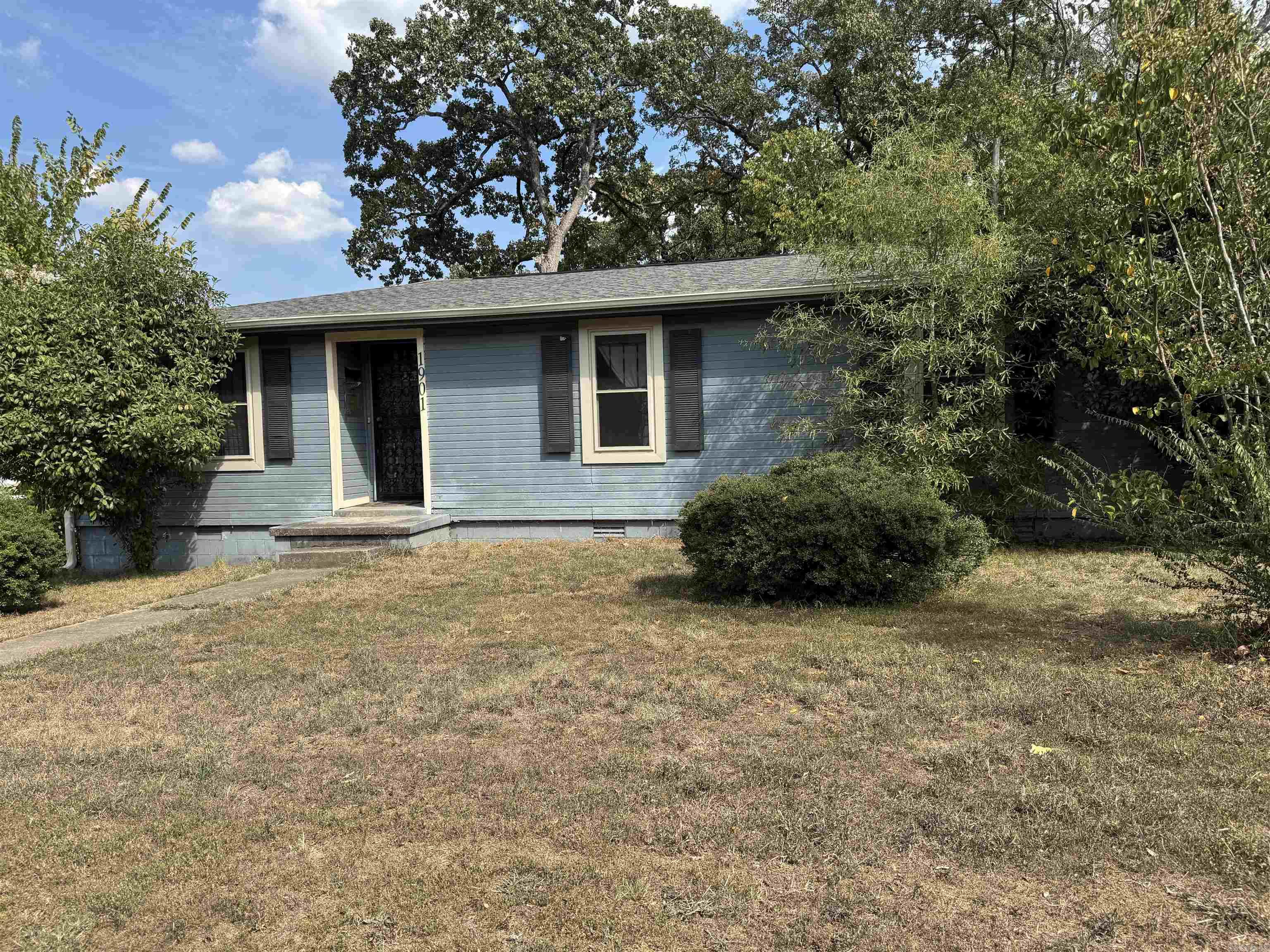 1901 Marshall Street Property Photo 2