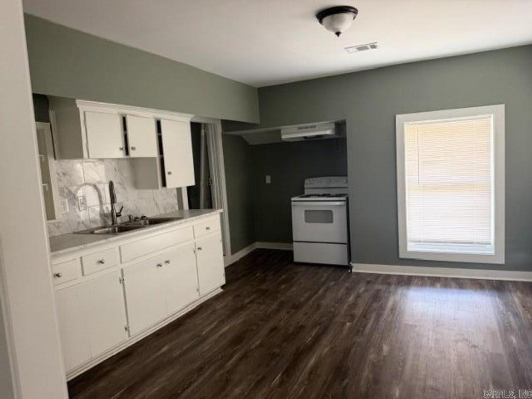 416 England Street Property Photo 8