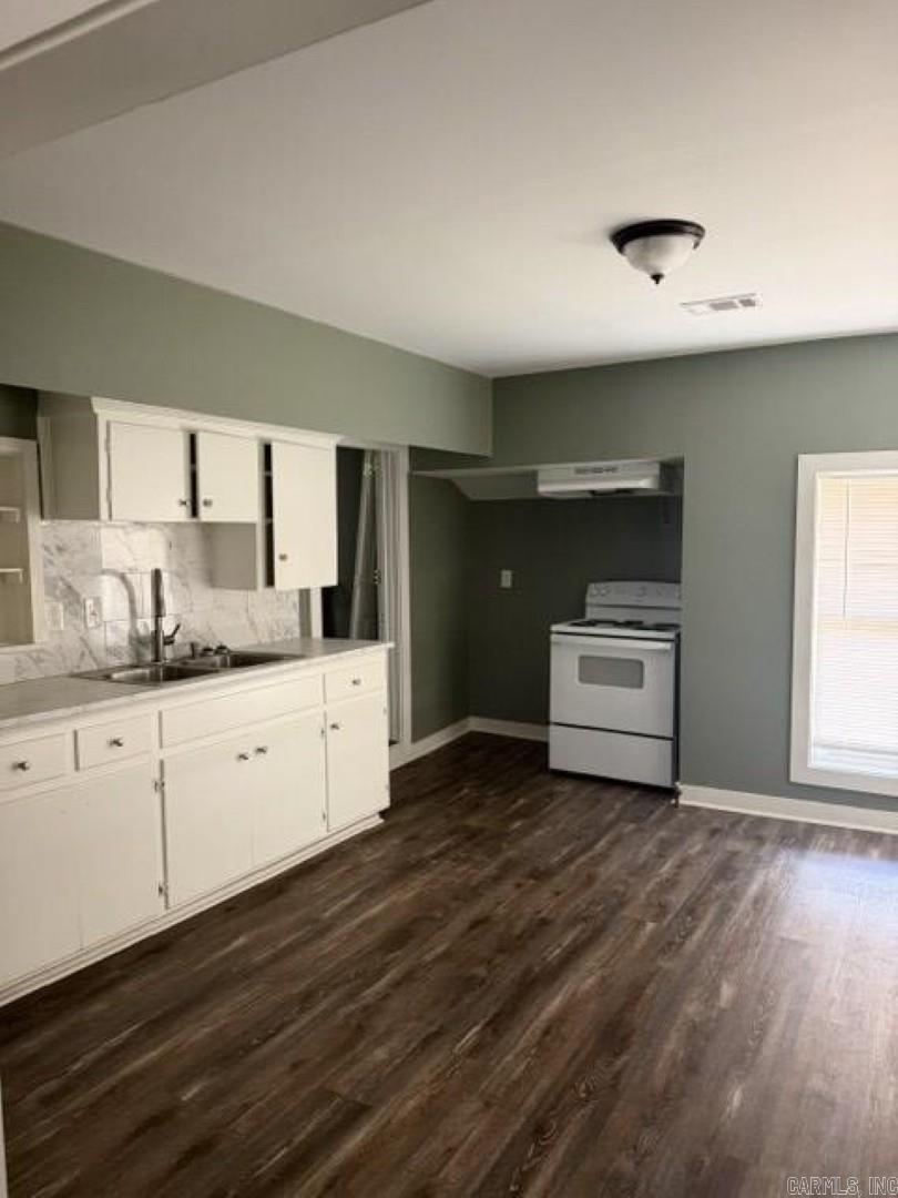 416 England Street Property Photo 9