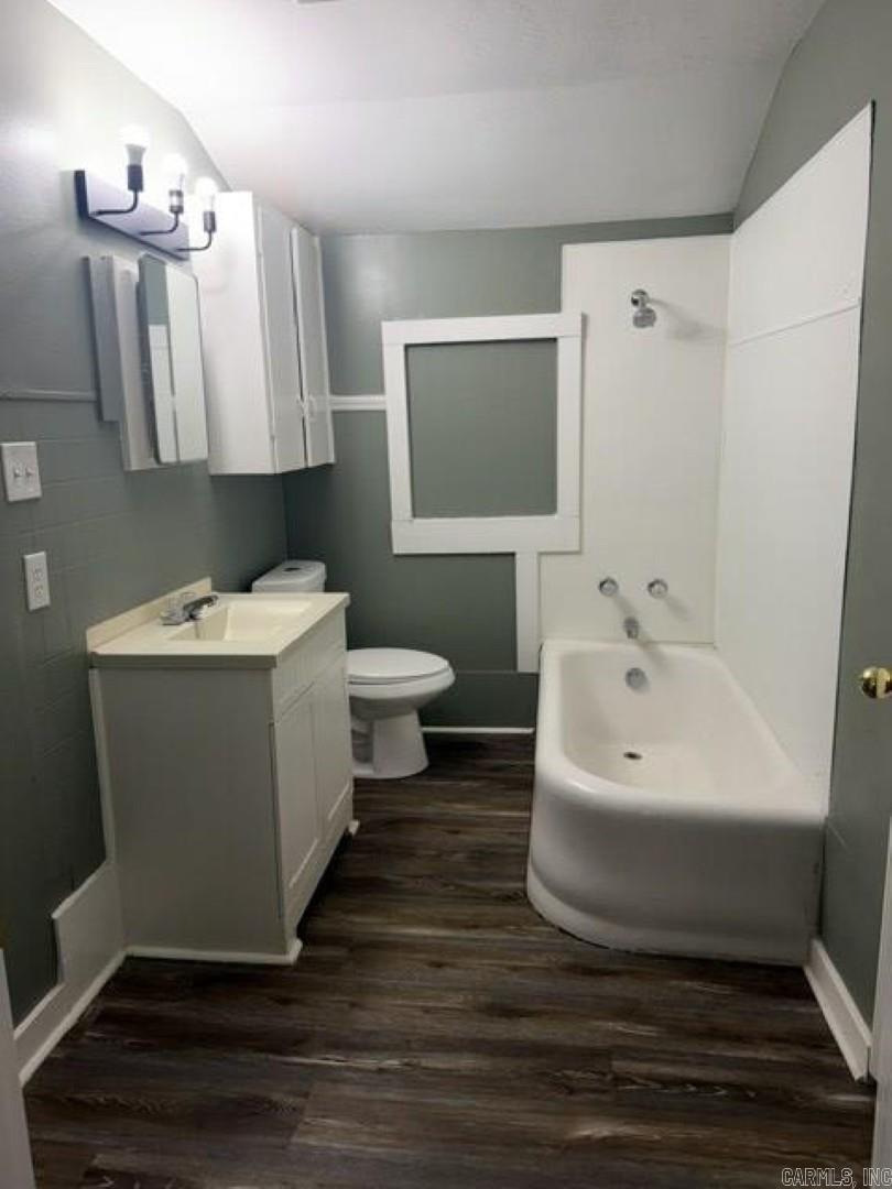 416 England Street Property Photo 12