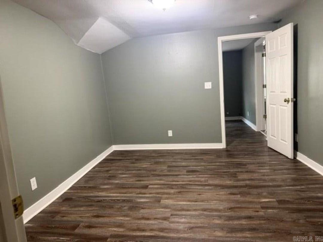 416 England Street Property Photo 14