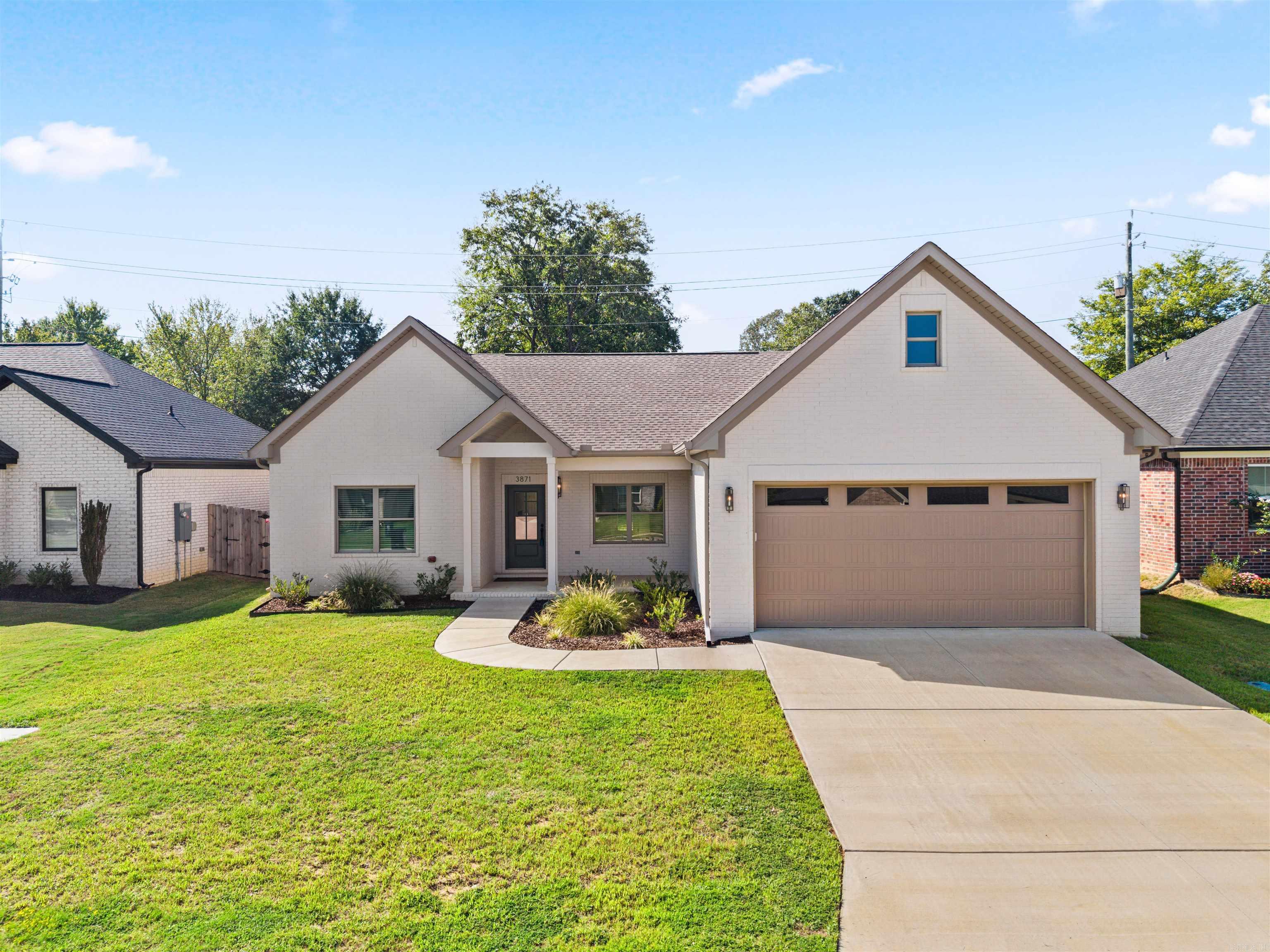 3871 Spencer Crossing Dr Property Photo 1