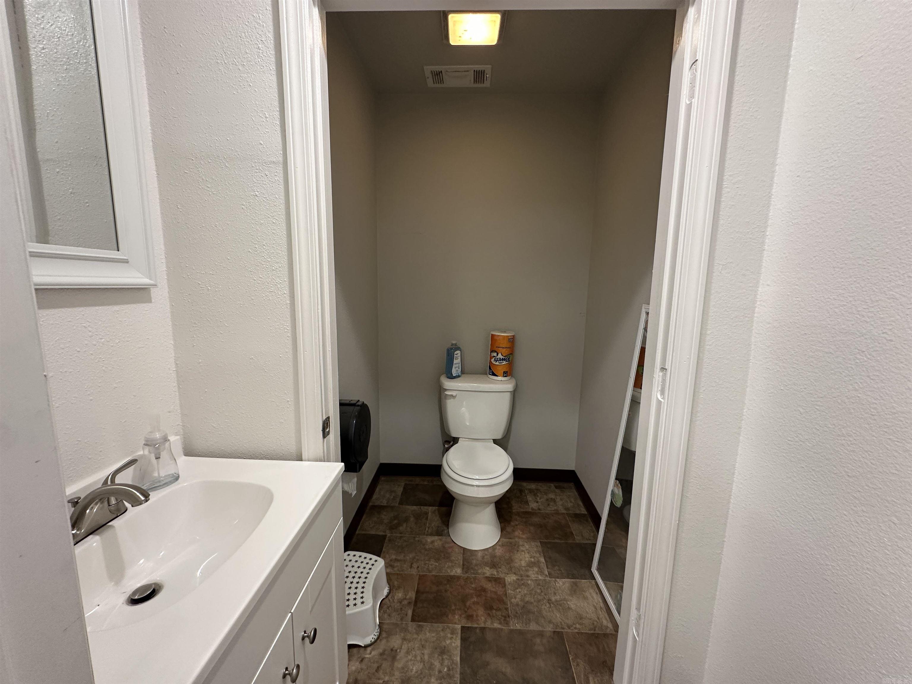 212 S Cedar Street Property Photo 8