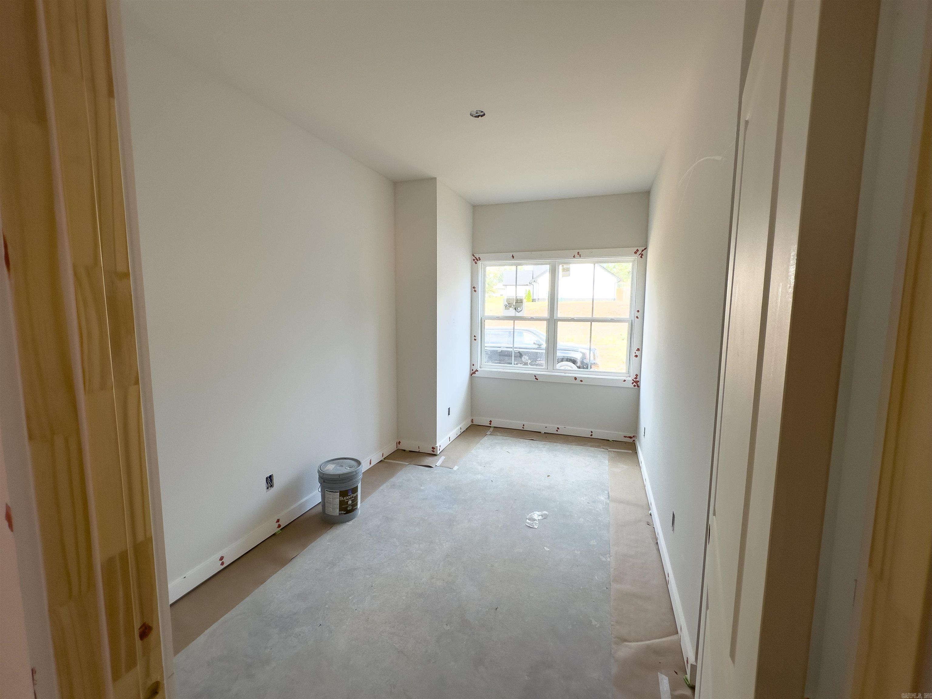 1033 Creekwood Cir Property Photo 4