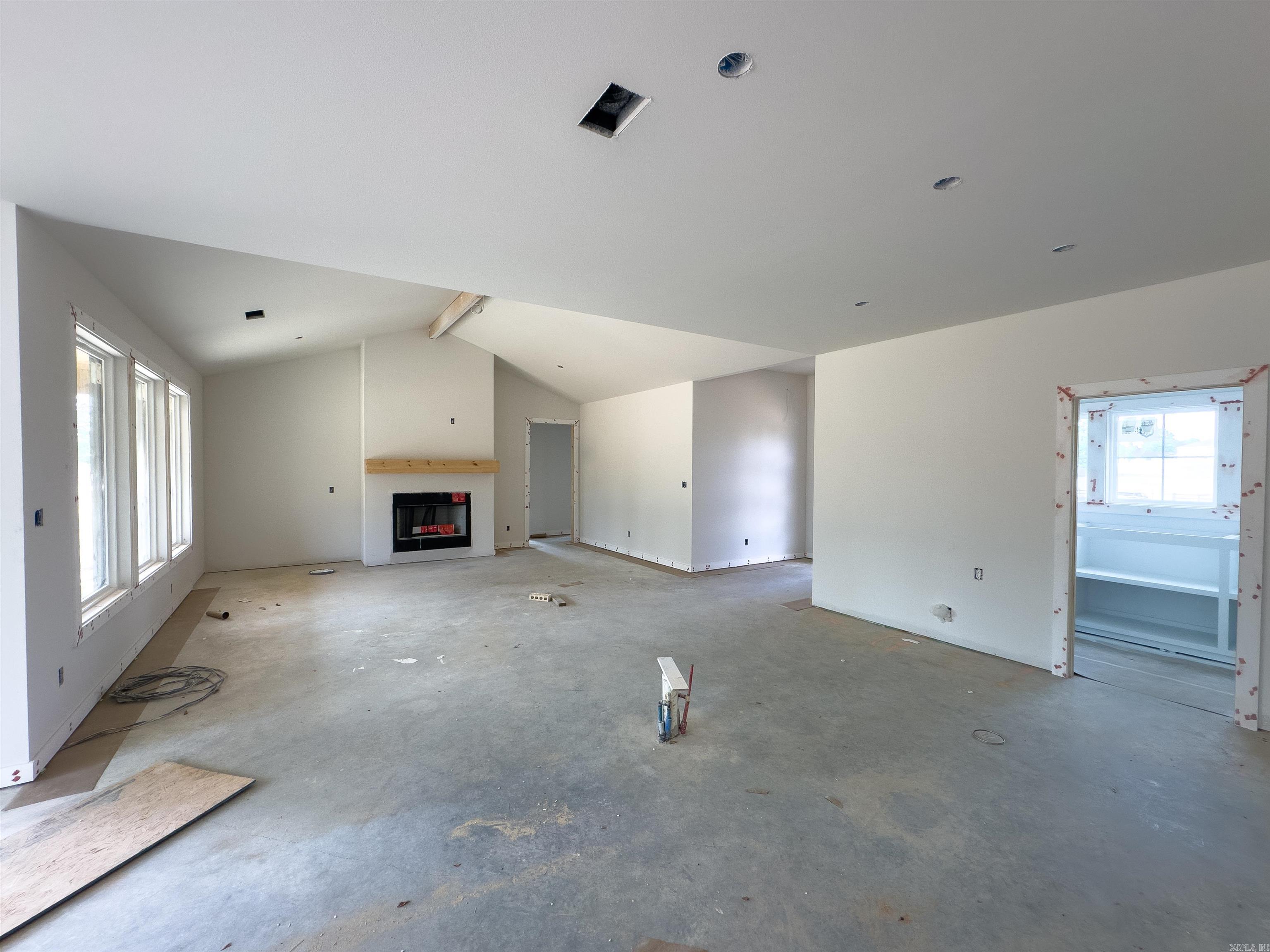 1033 Creekwood Cir Property Photo 5