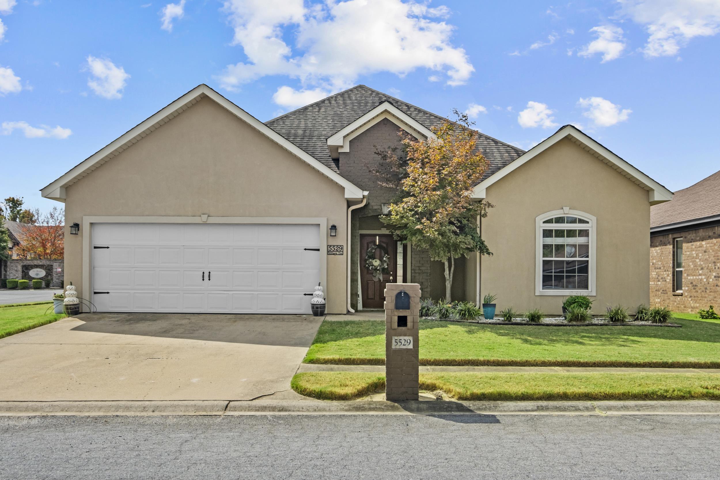 5529 Village Trace Property Photo 1