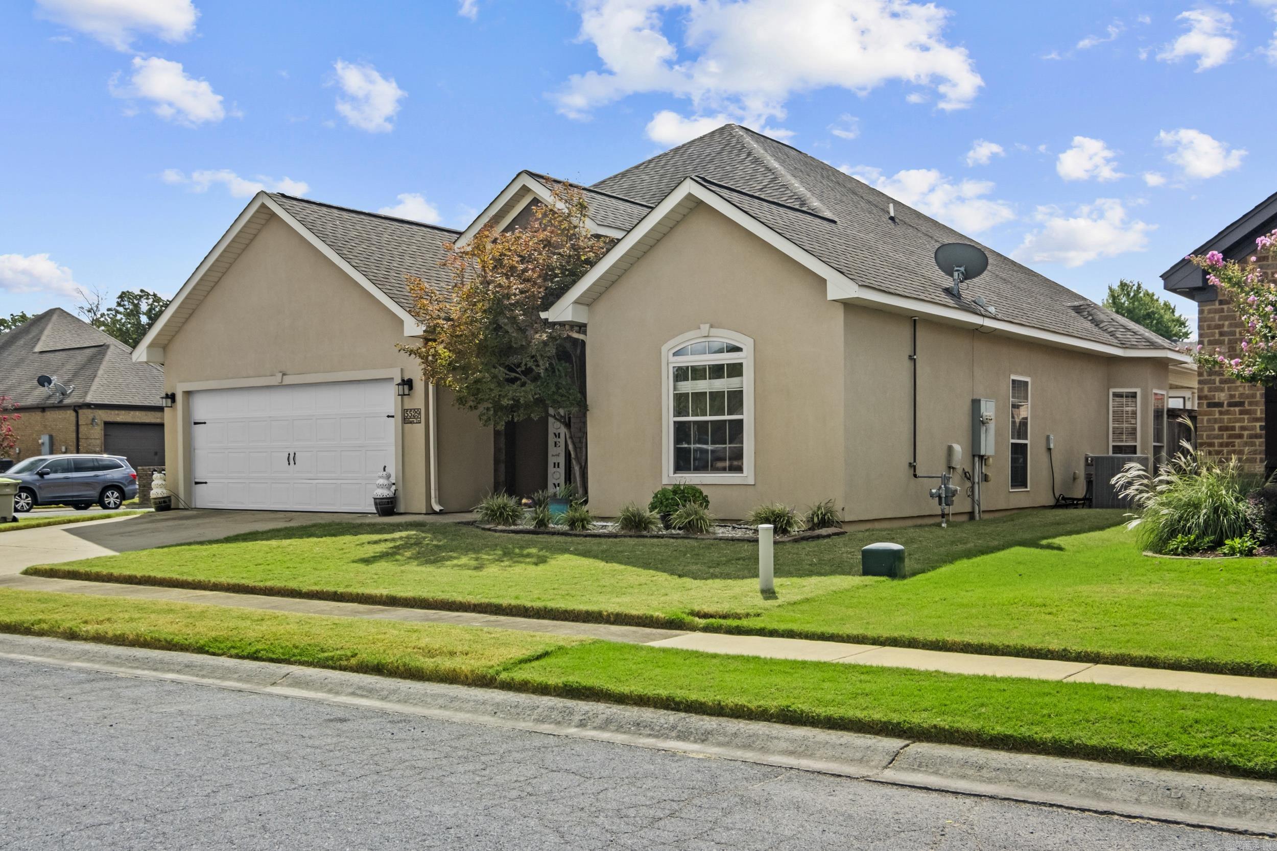 5529 Village Trace Property Photo 2