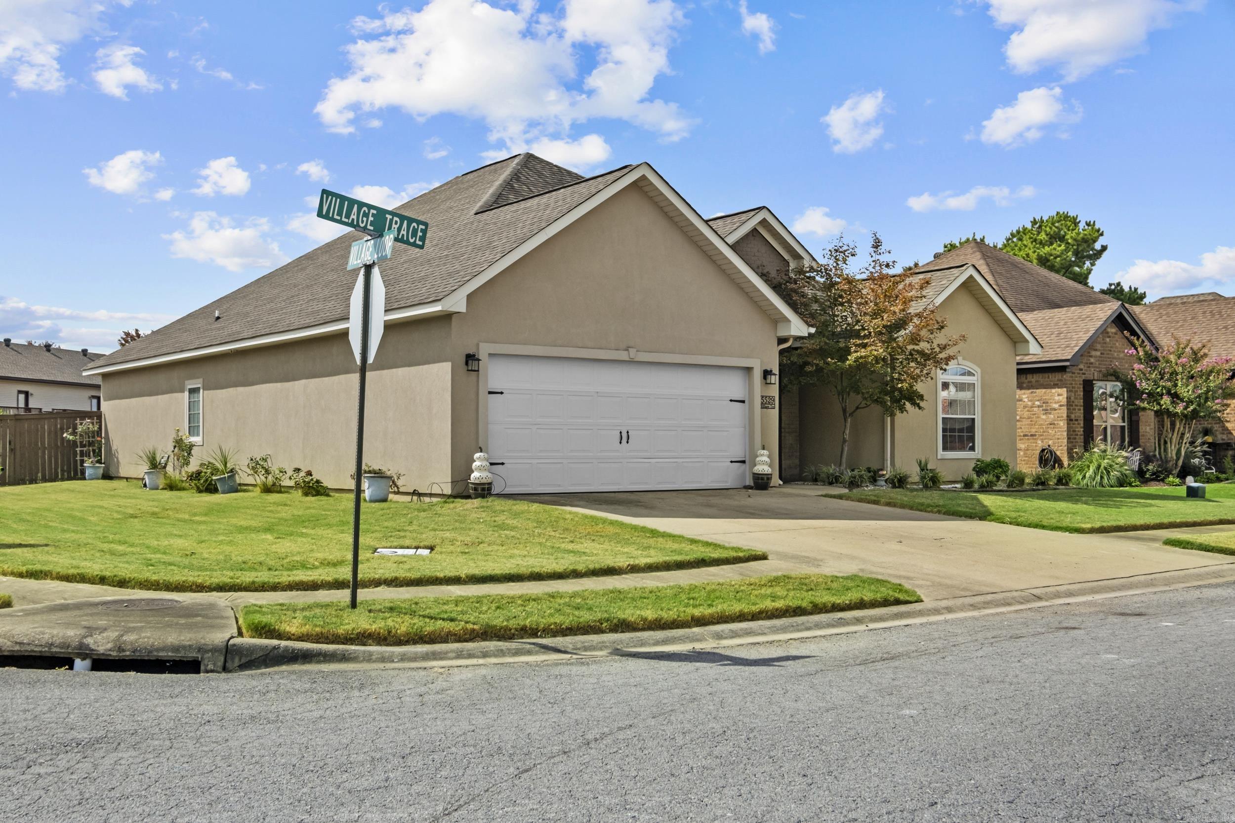 5529 Village Trace Property Photo 3