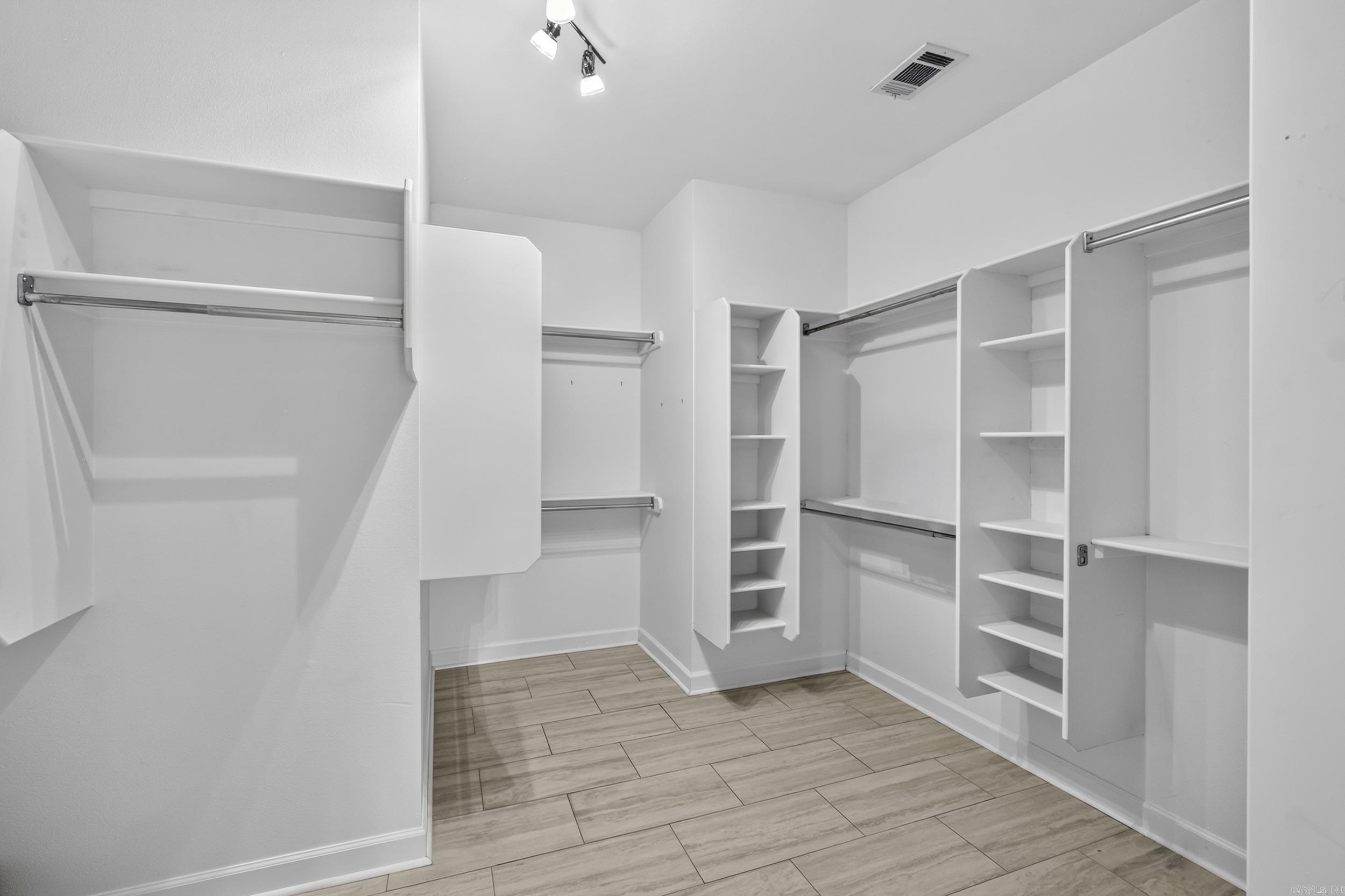 5529 Village Trace Property Photo 23