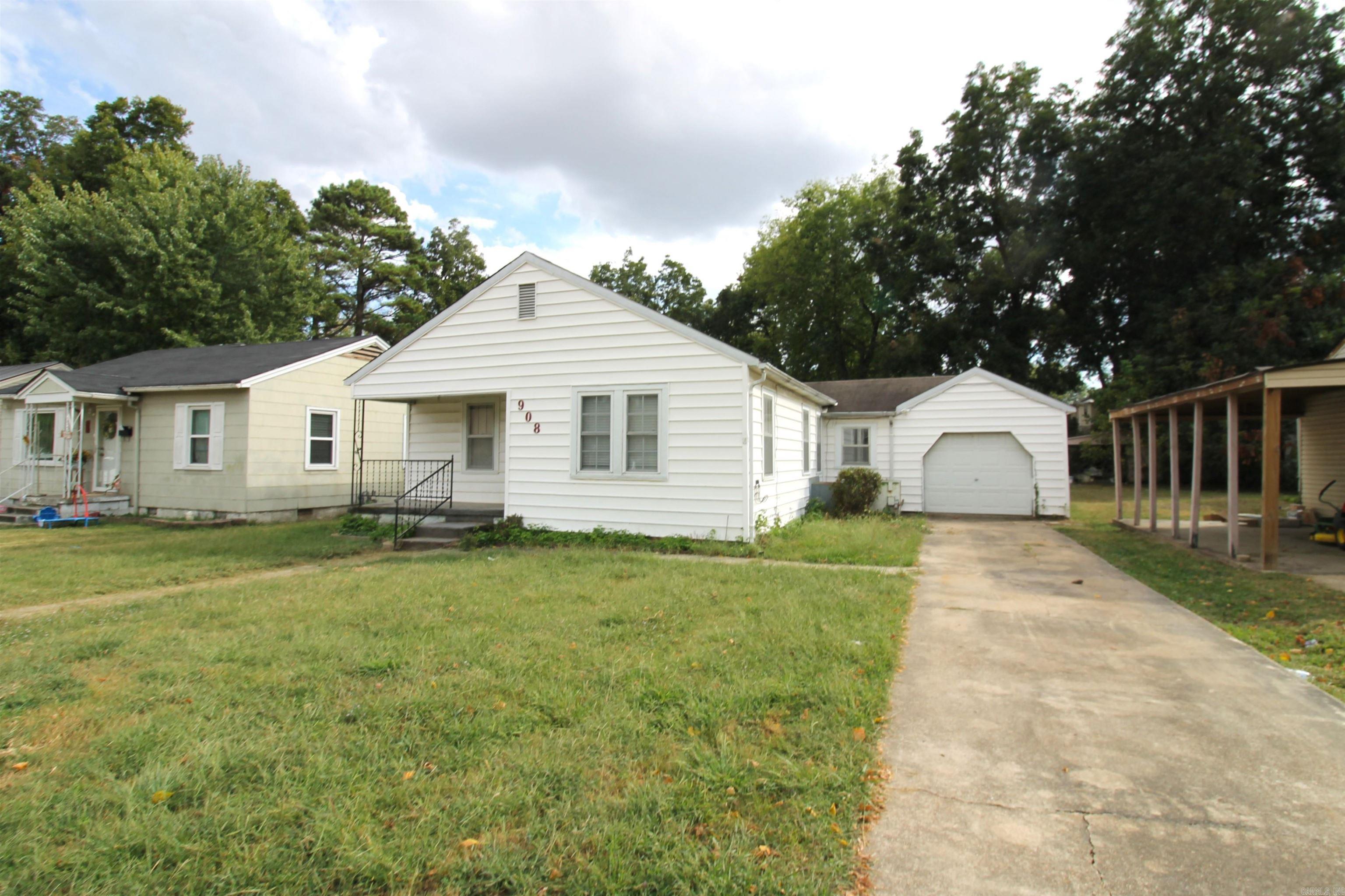 908 W Thompson Property Photo 1