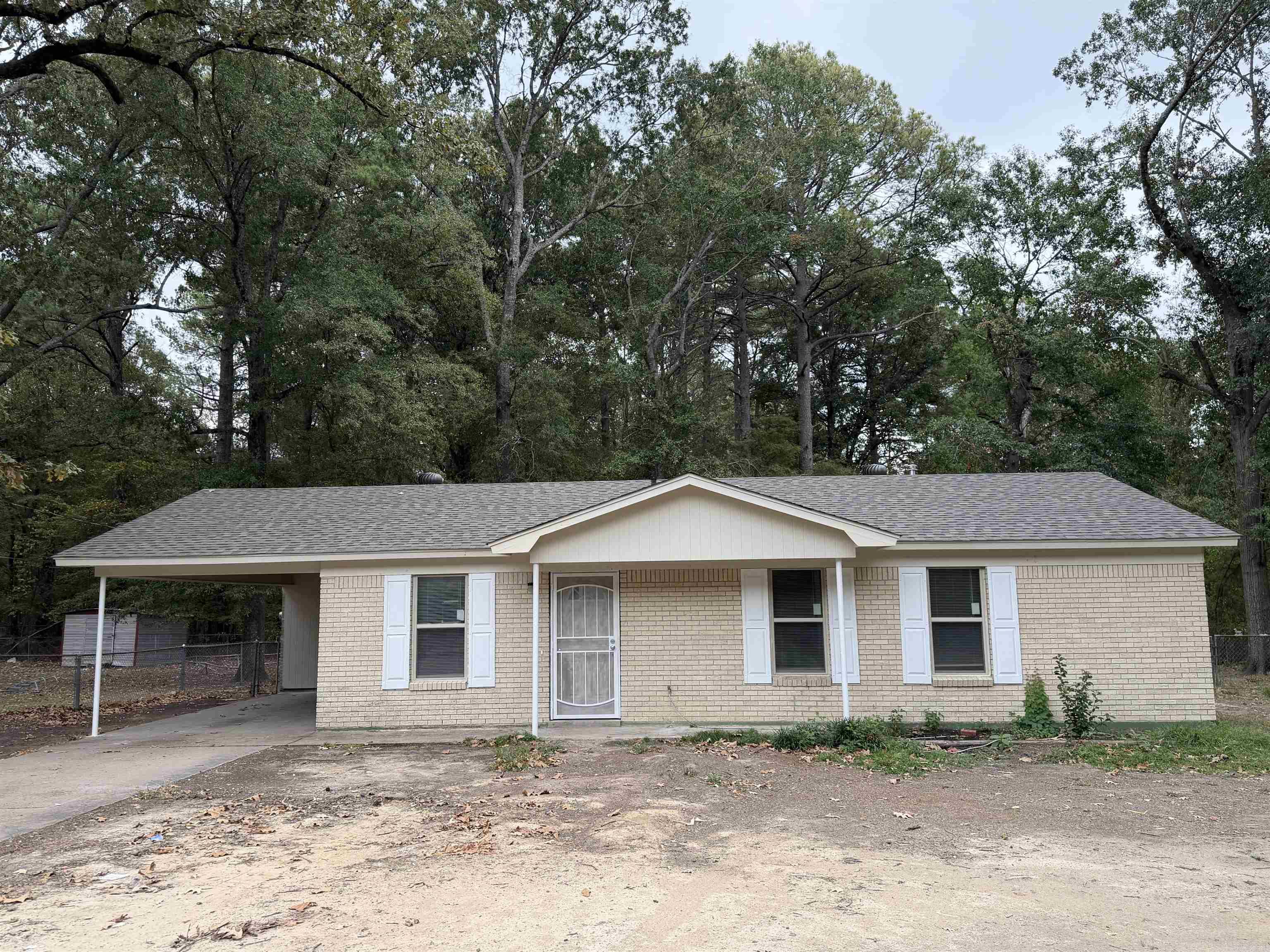 2213 Crestwood Property Photo 1