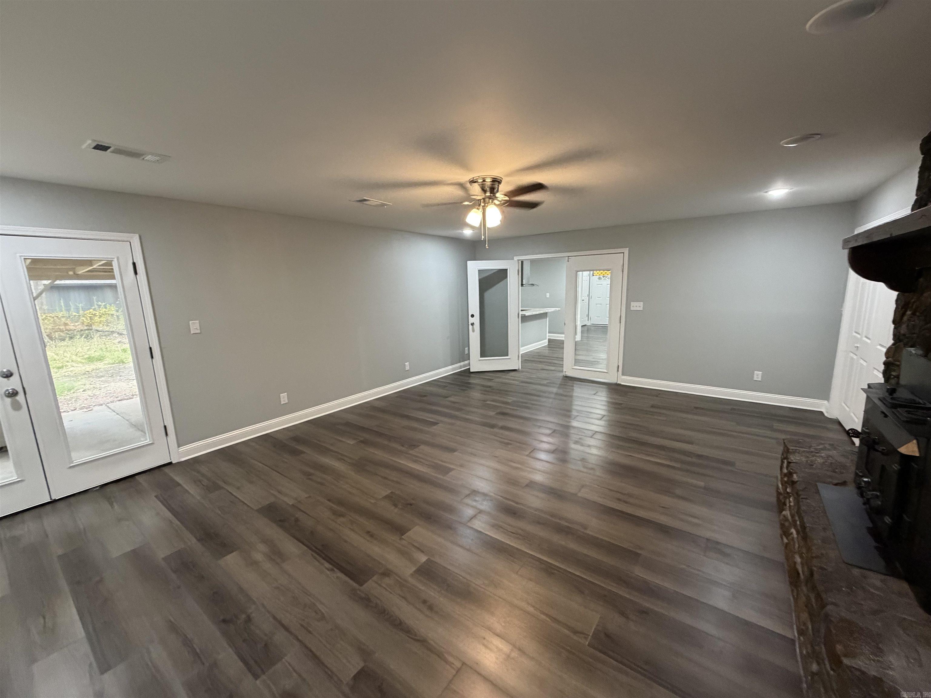 2213 Crestwood Property Photo 4