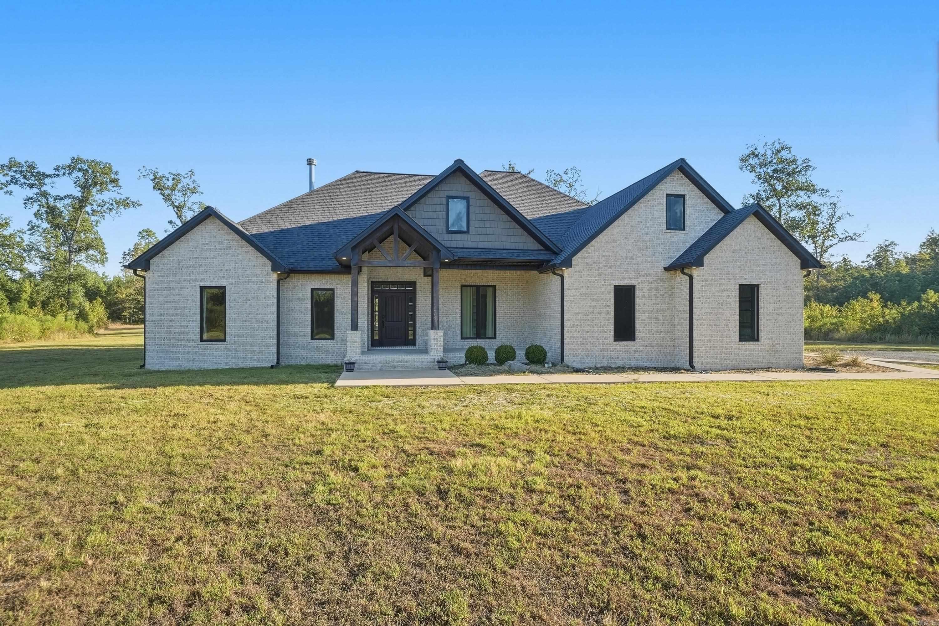 8899 Grant 75 Property Photo 1