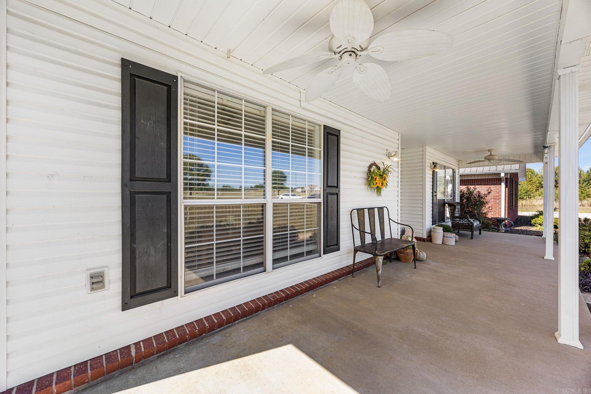 141 Pony Tail Lane Property Photo 4