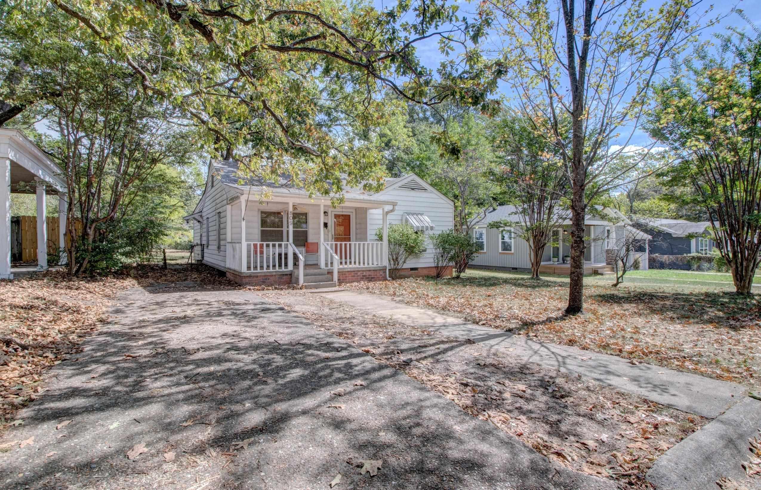 809 N Pierce Street Property Photo 1