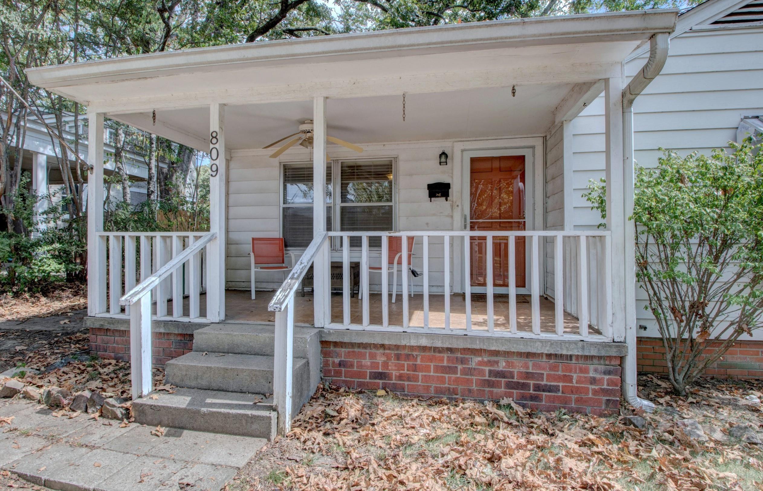 809 N Pierce Street Property Photo 2