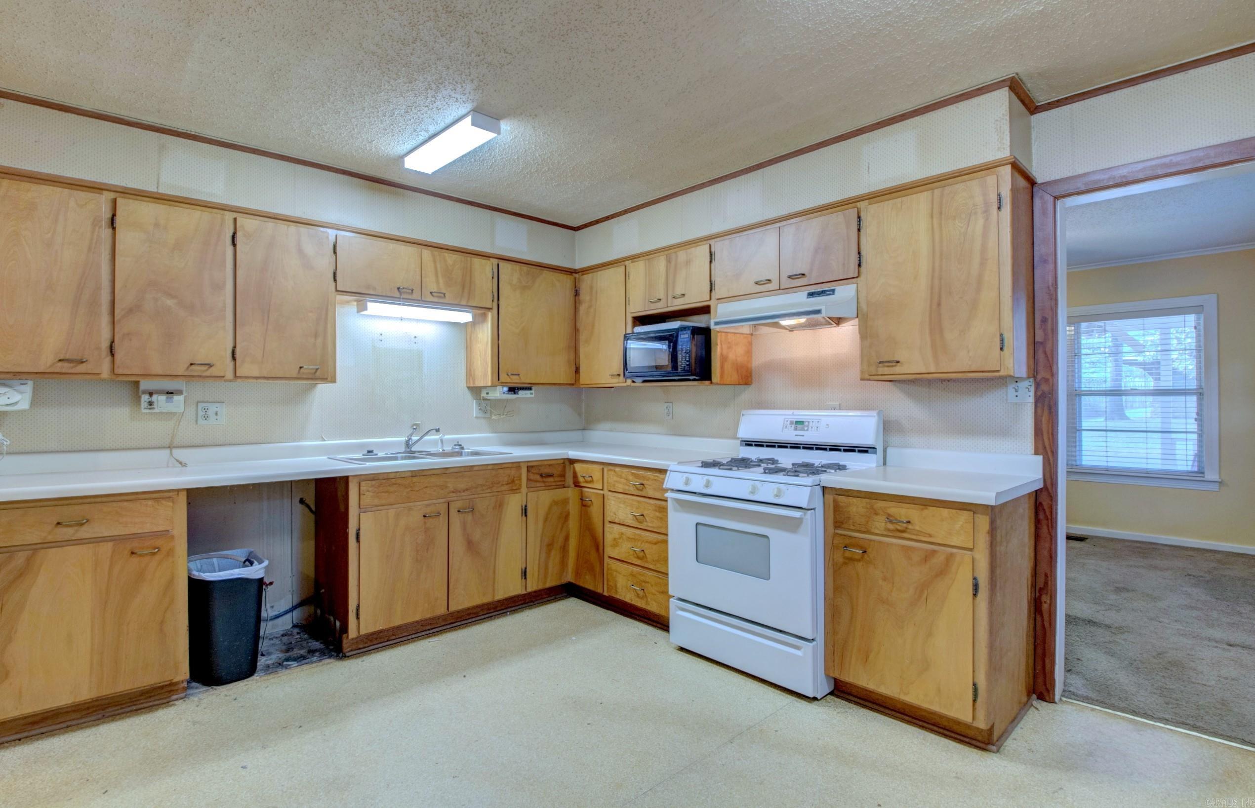 809 N Pierce Street Property Photo 3