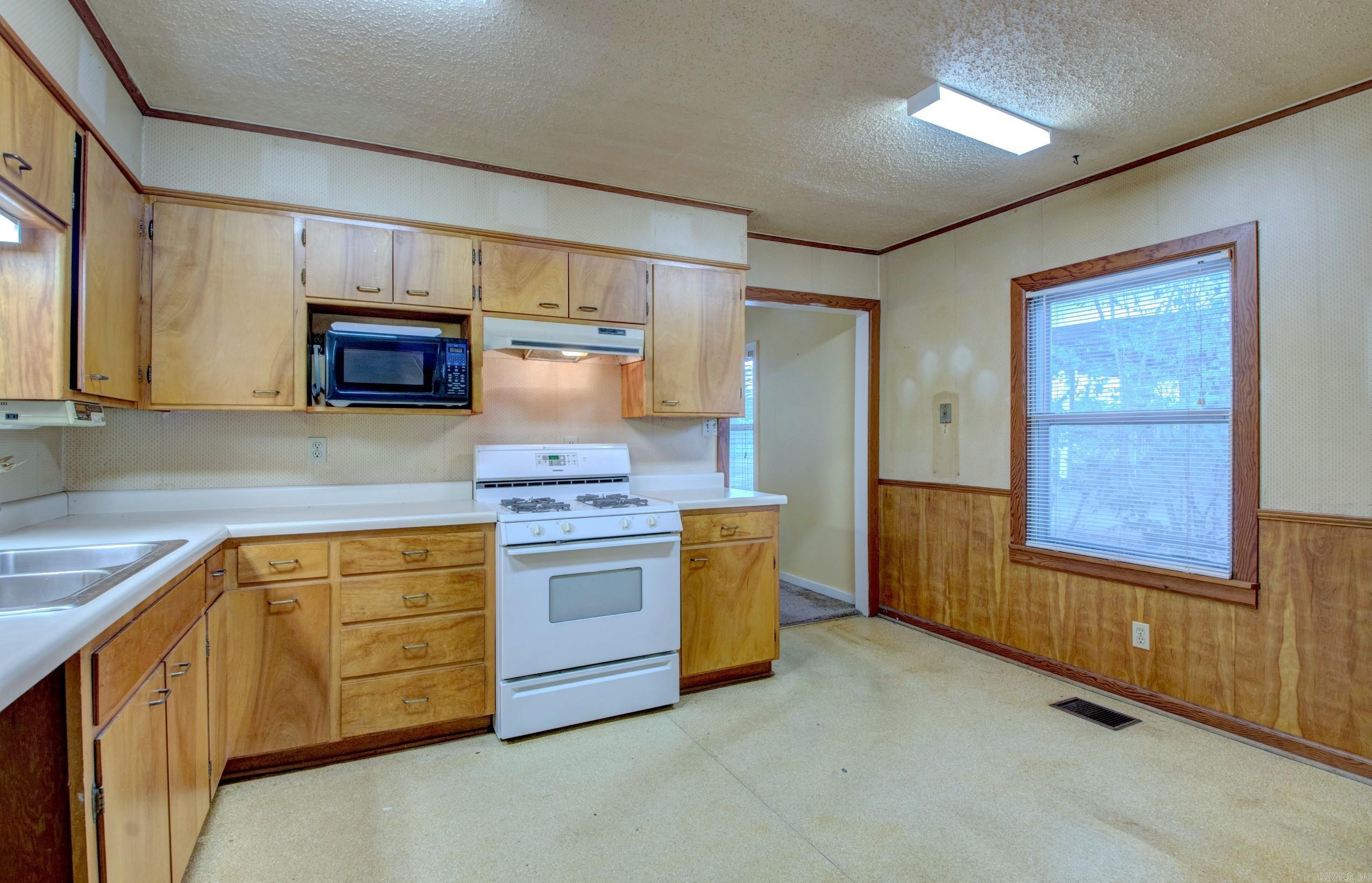 809 N Pierce Street Property Photo 4