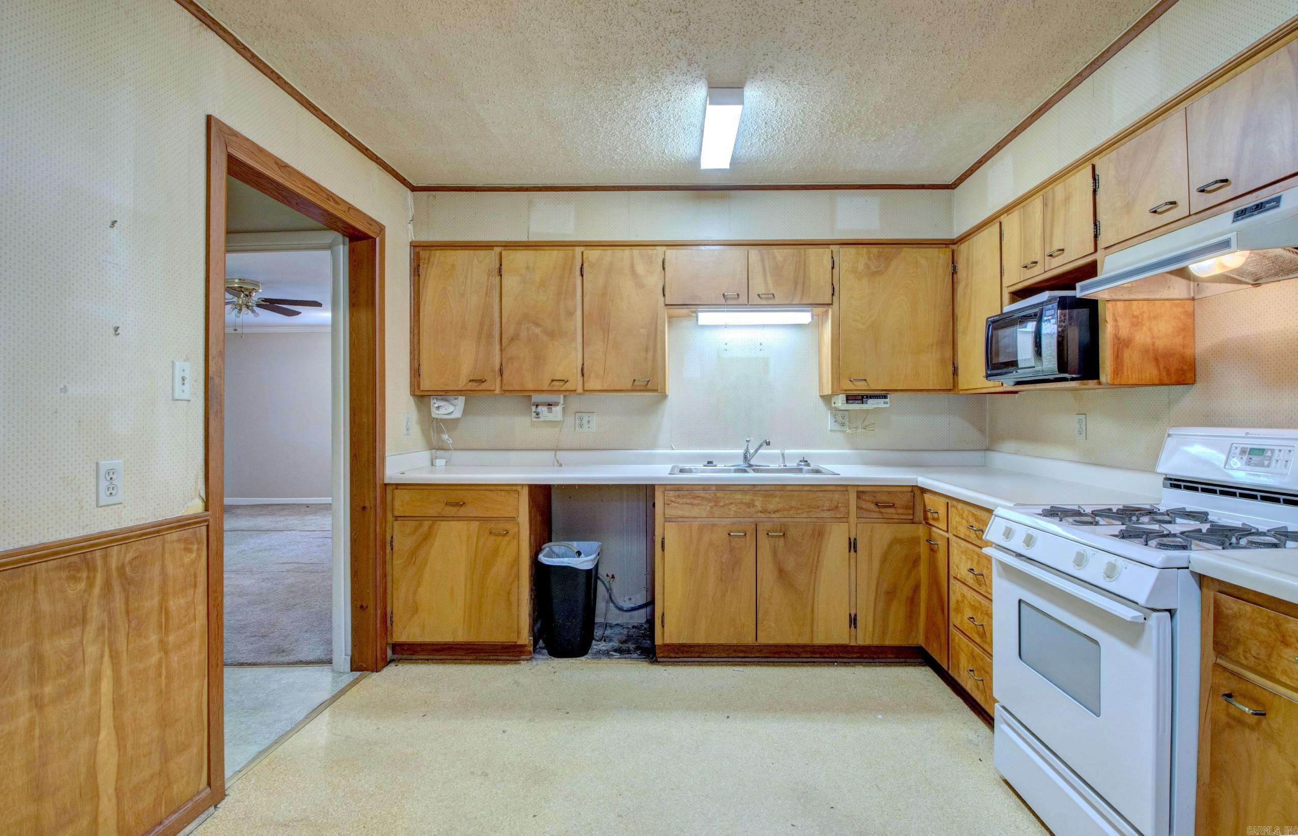 809 N Pierce Street Property Photo 5