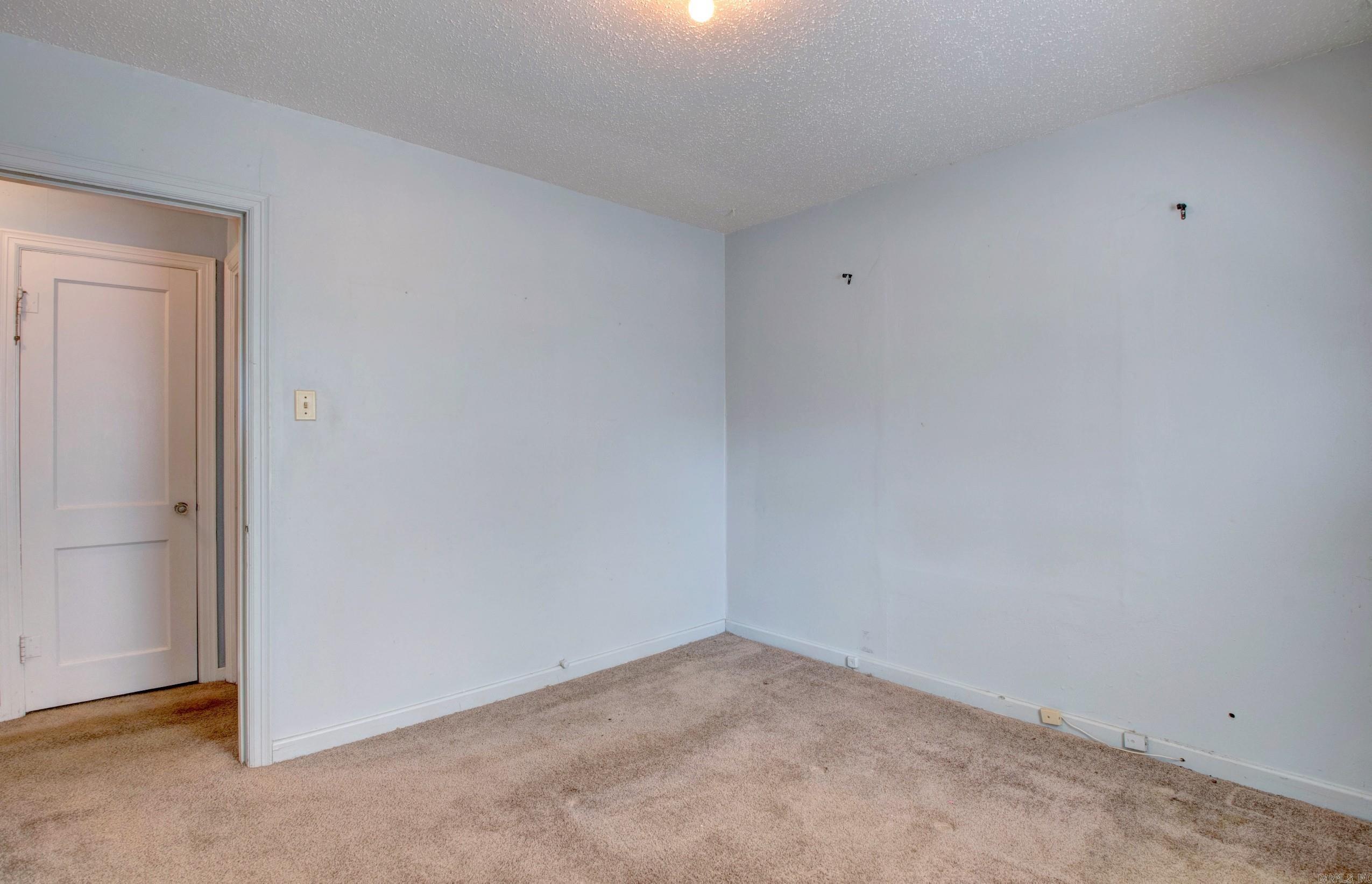 809 N Pierce Street Property Photo 9