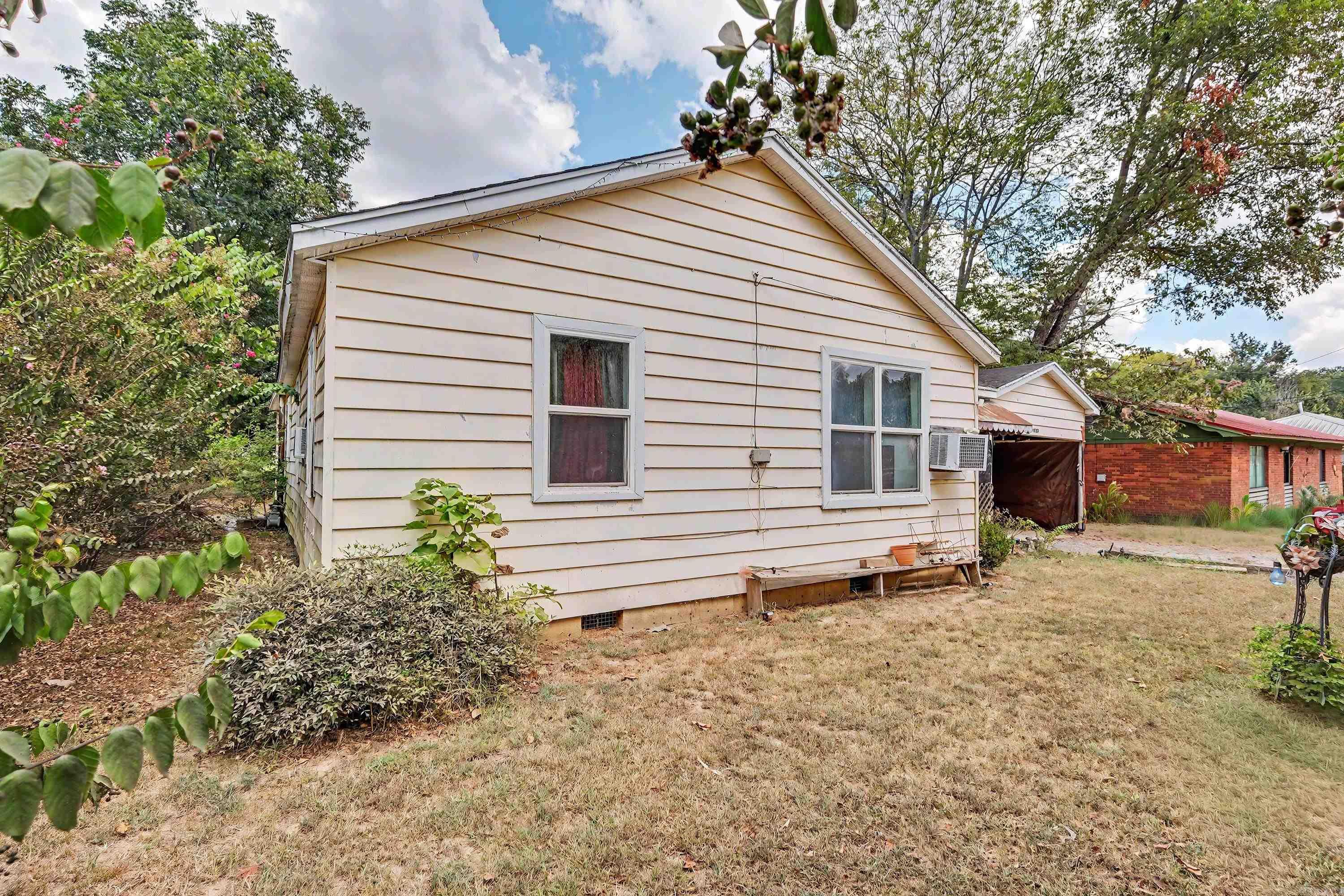 1020 College St Property Photo 2
