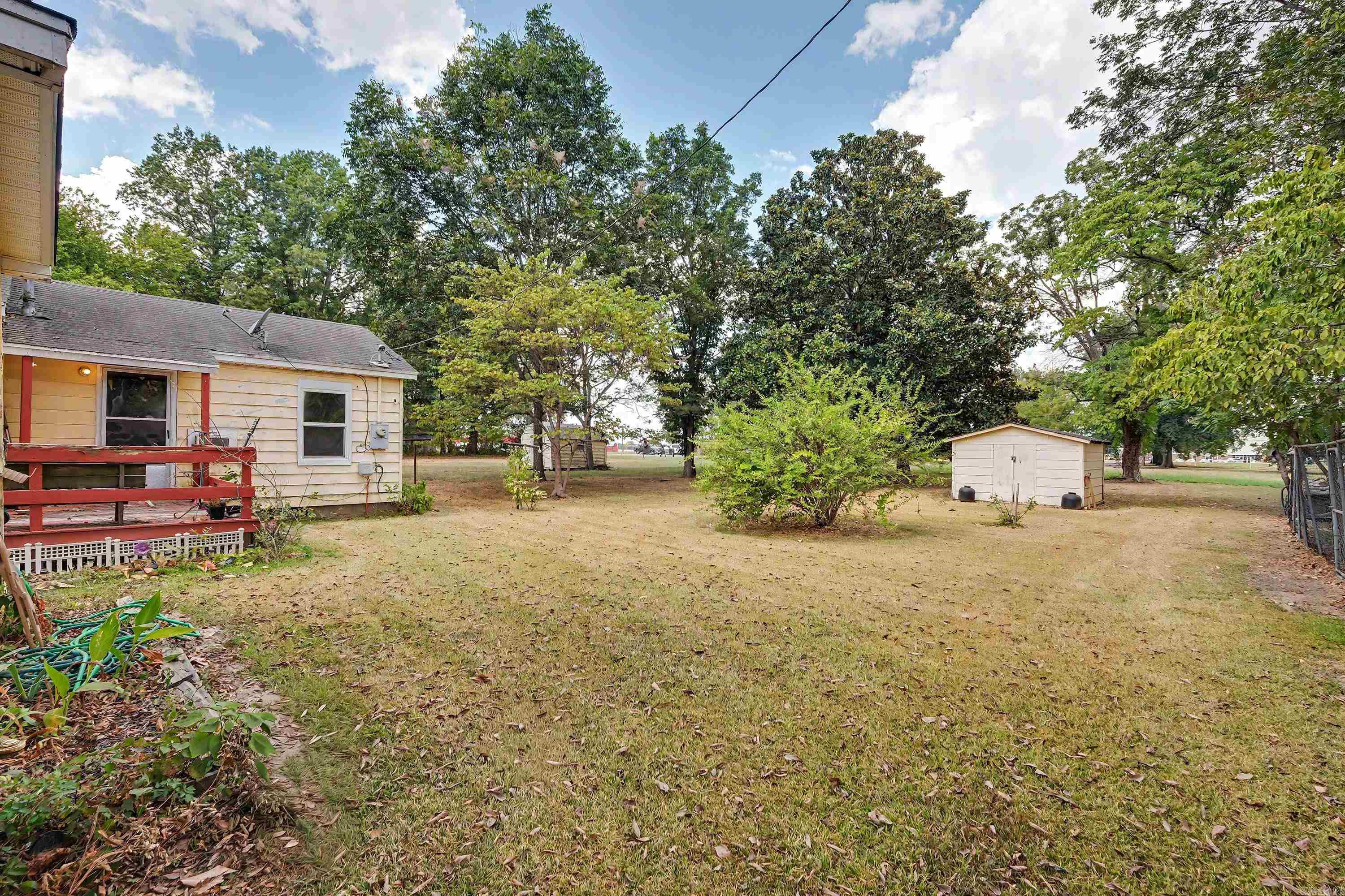 1020 College St Property Photo 3