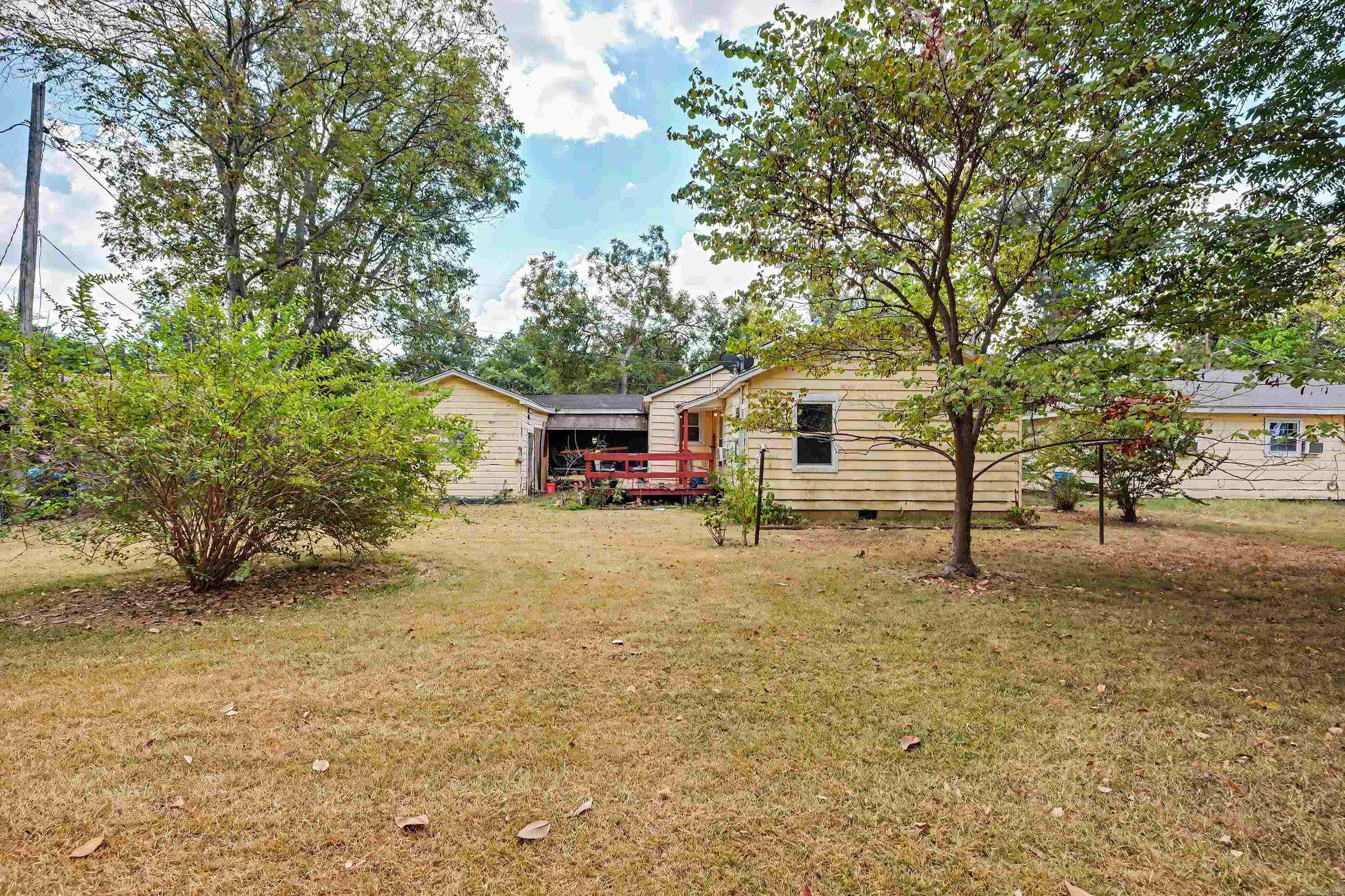 1020 College St Property Photo 5