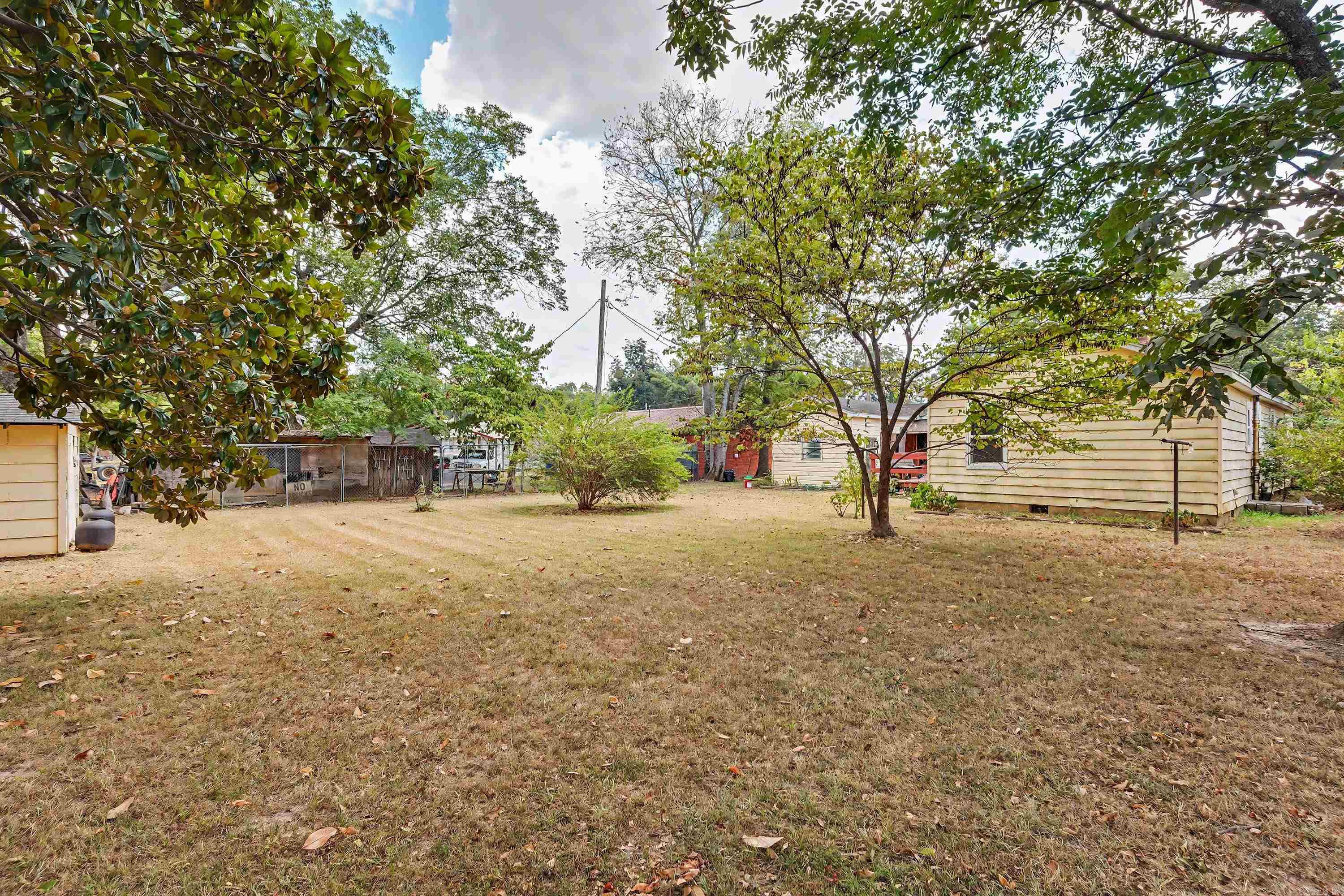 1020 College St Property Photo 8