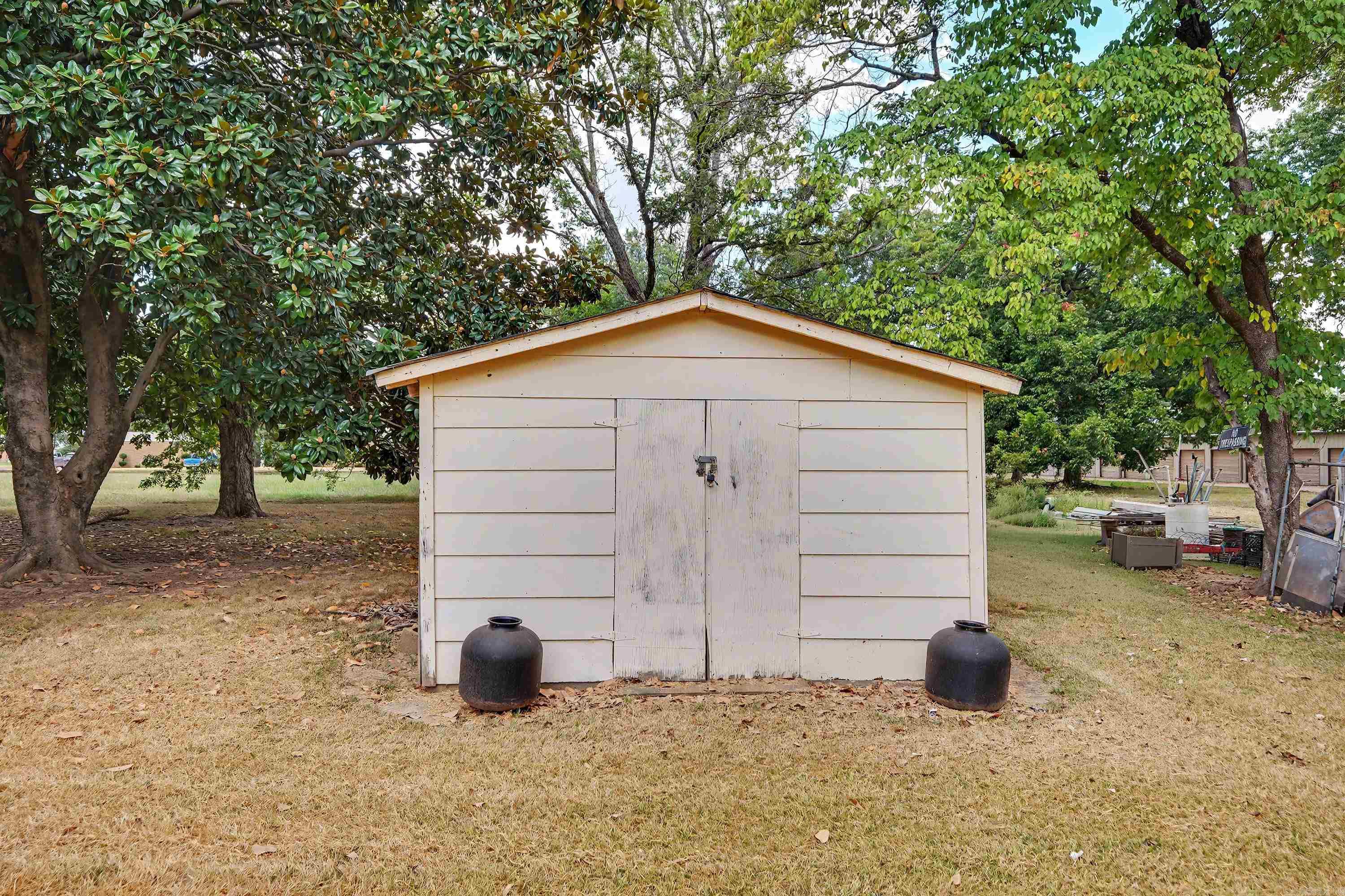 1020 College St Property Photo 10