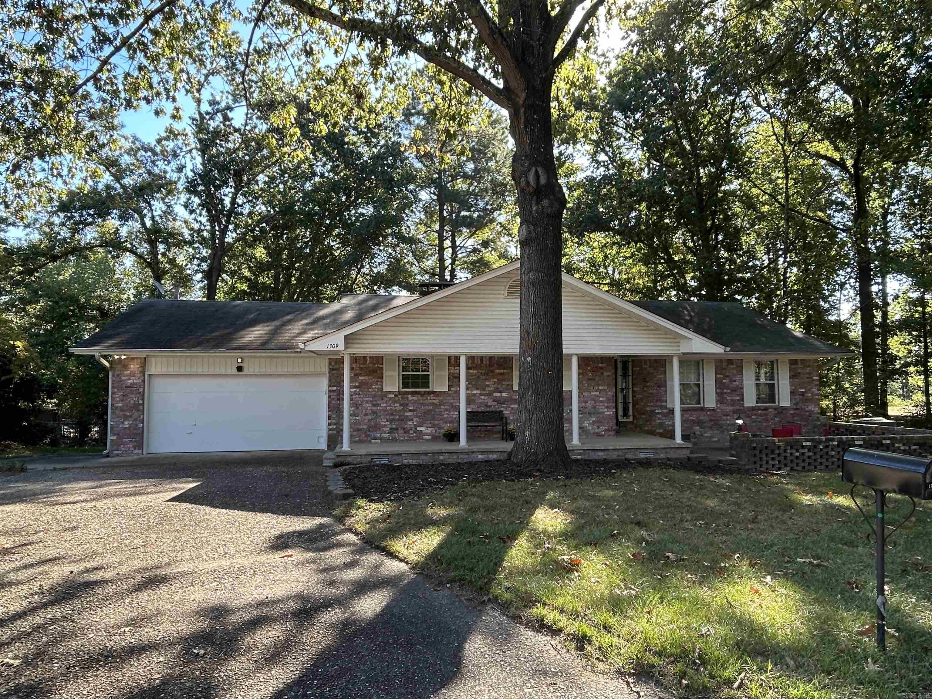 1309 Crest Circle Property Photo 3