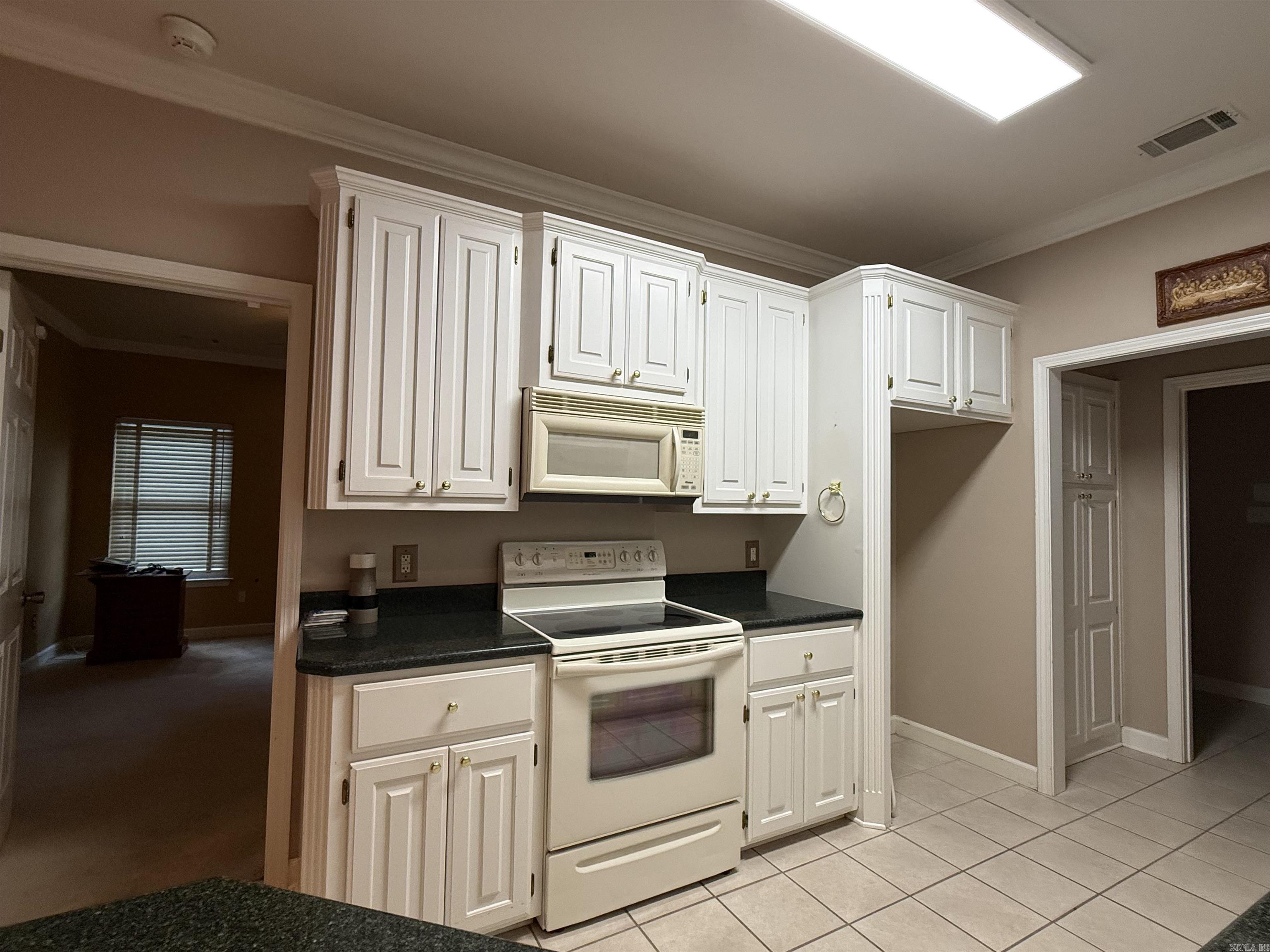981 Colonial Drive Property Photo 7